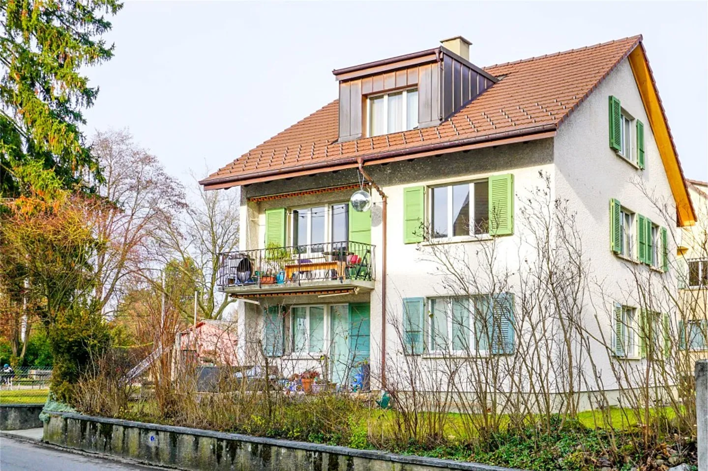 Three-Party House in Attractive Location with Versatile Usage Options - Photo 1 of 13