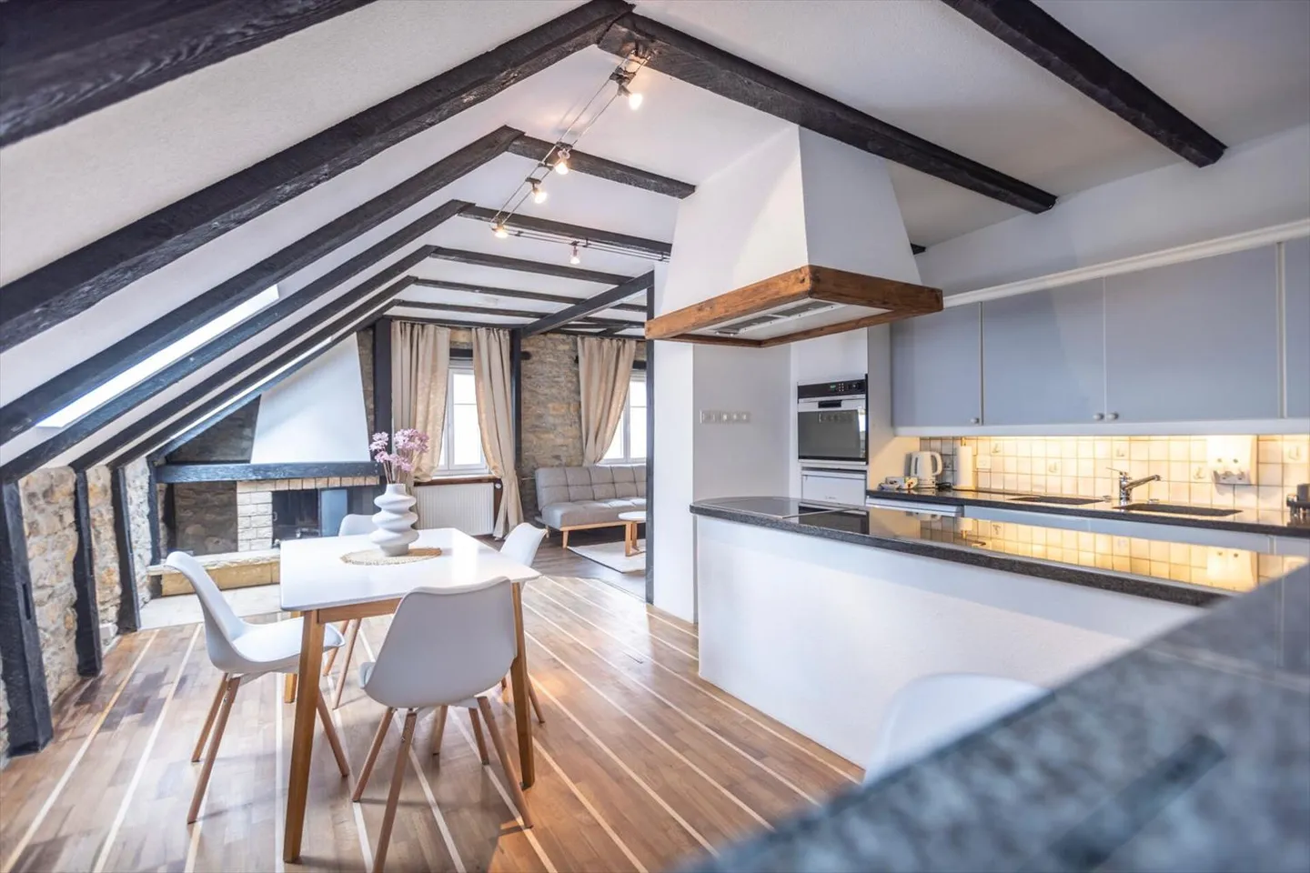 Opportunità alberghiera chiavi in mano - La Chaux-de-Fonds, Capitale culturale 2027 - Foto 1 di 13