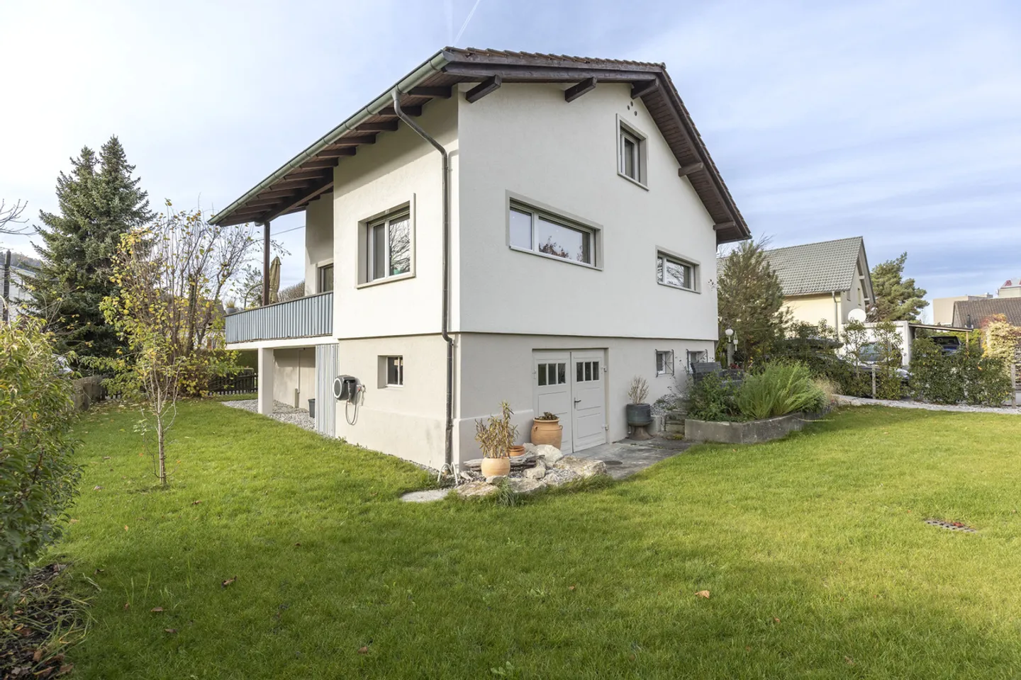 Modernisiertes Familienhaus mit Balkon - Foto 1 von 8