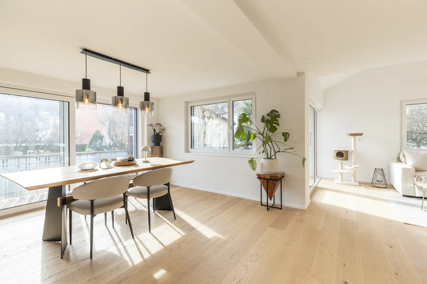 Modernisiertes Familienhaus mit Balkon - Foto 3 von 8