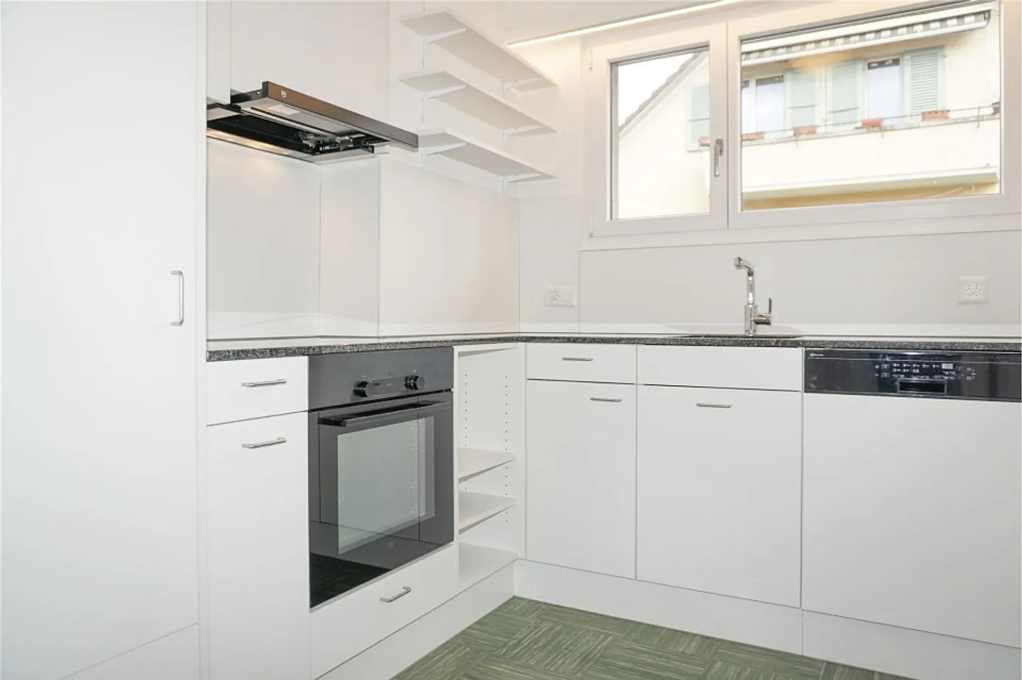 Three-Party House in Attractive Location with Versatile Usage Options - Photo 8 of 13