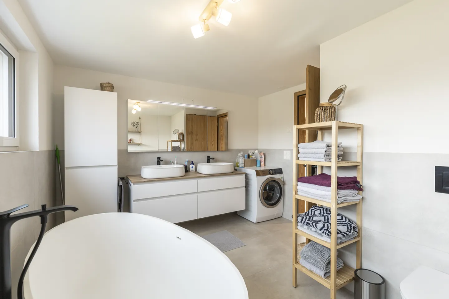 Modernisiertes Familienhaus mit Balkon - Foto 6 von 8