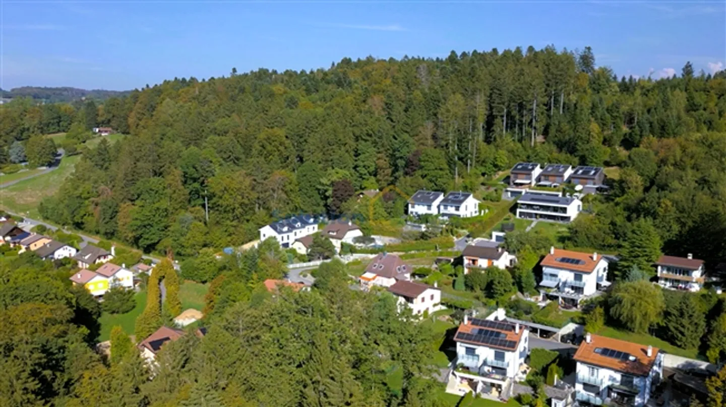 Ultimo terreno, villa adiacente - Foto 3 di 11