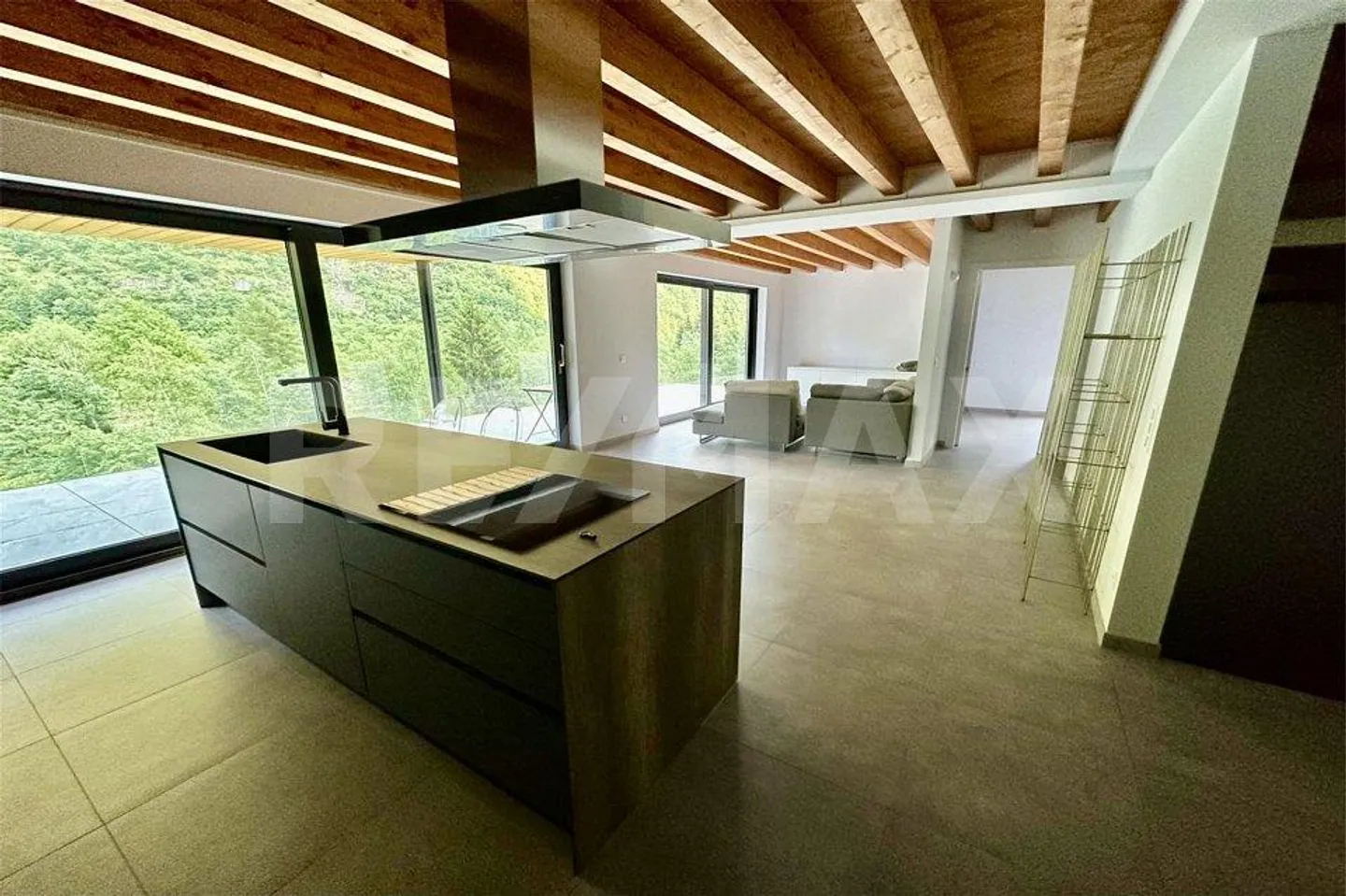 Beautiful villa in the midst of nature plus land and building permit for a second villa - Photo 8 of 13