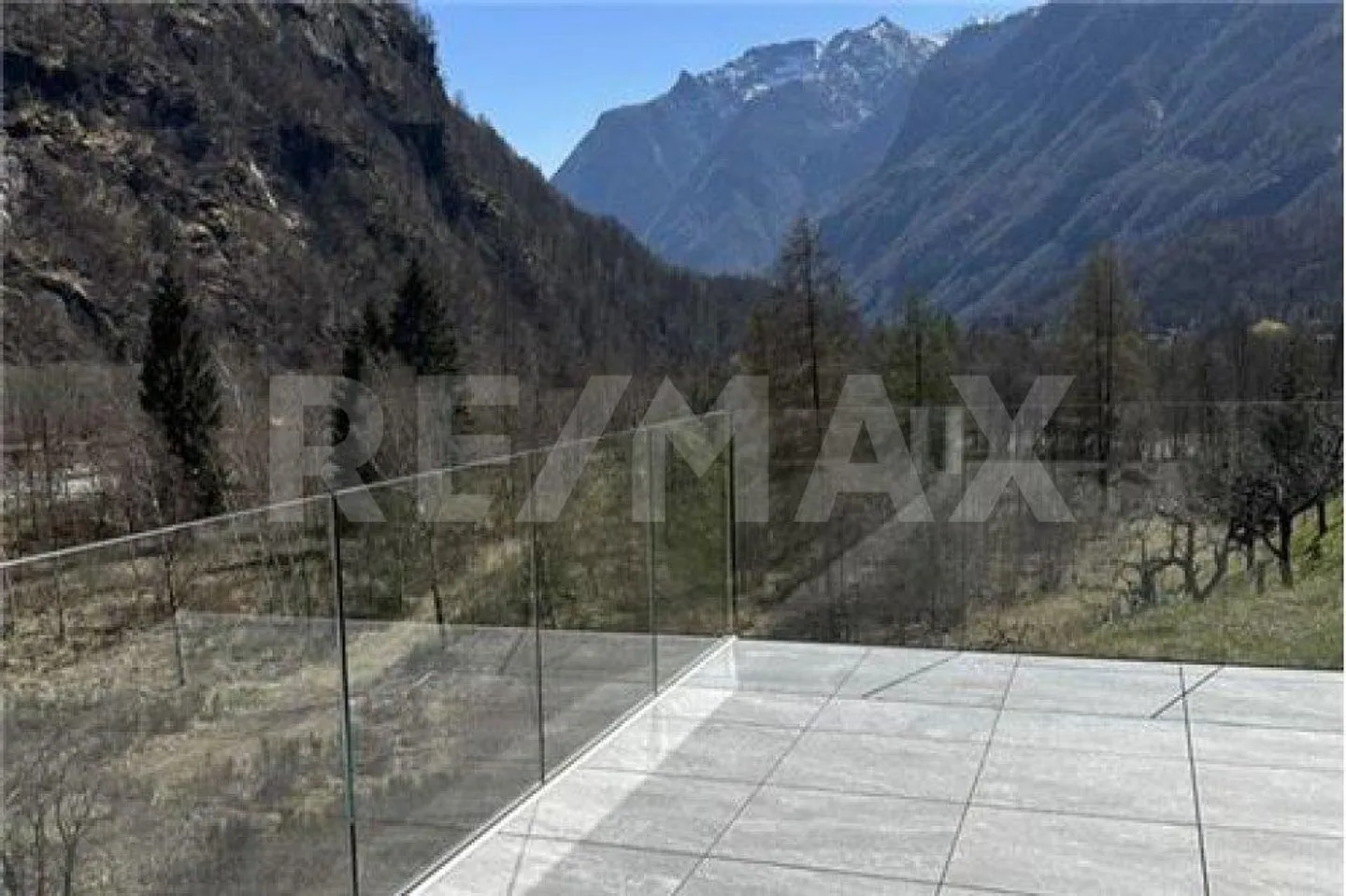 Beautiful villa in the midst of nature plus land and building permit for a second villa - Photo 10 of 13