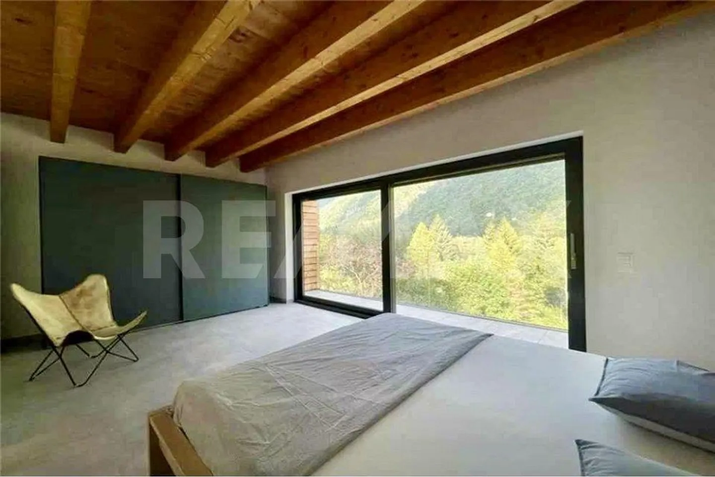 Beautiful villa in the midst of nature plus land and building permit for a second villa - Photo 13 of 13