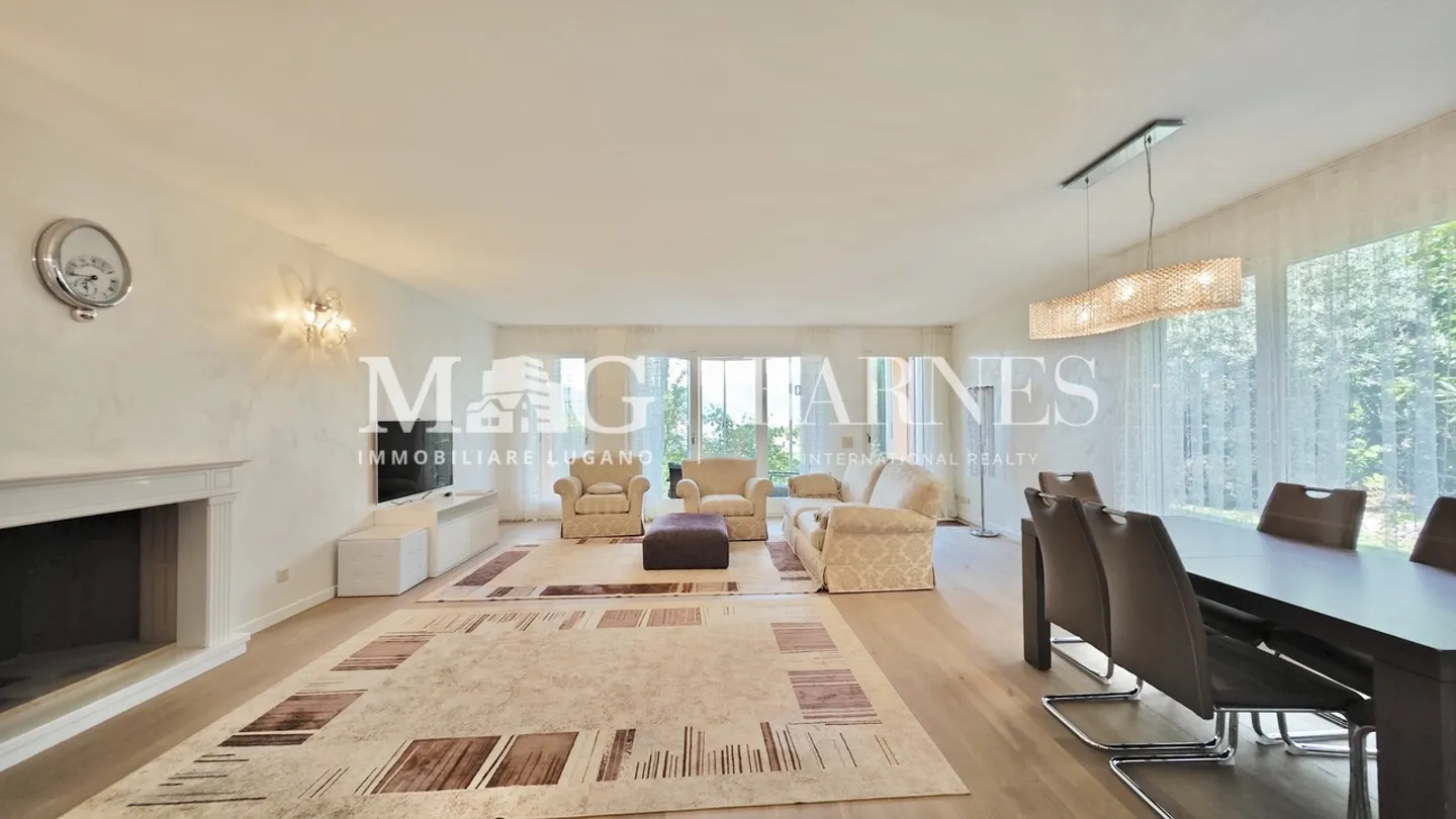 Villa elegante con piscina e vista lago - Foto 6 di 21