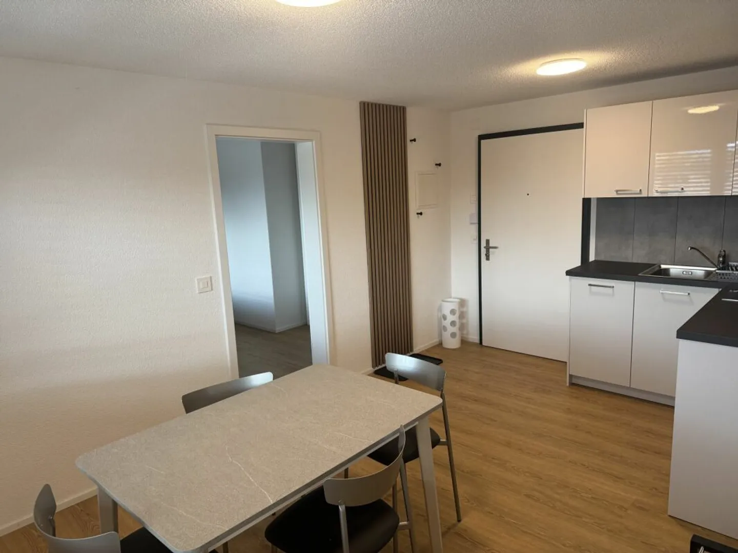 ARI-0826 - Modernes 2,5-Zimmer-Apartment mit Wasch-/Trocken-Säule - Mietübernahme - Foto 1 von 8