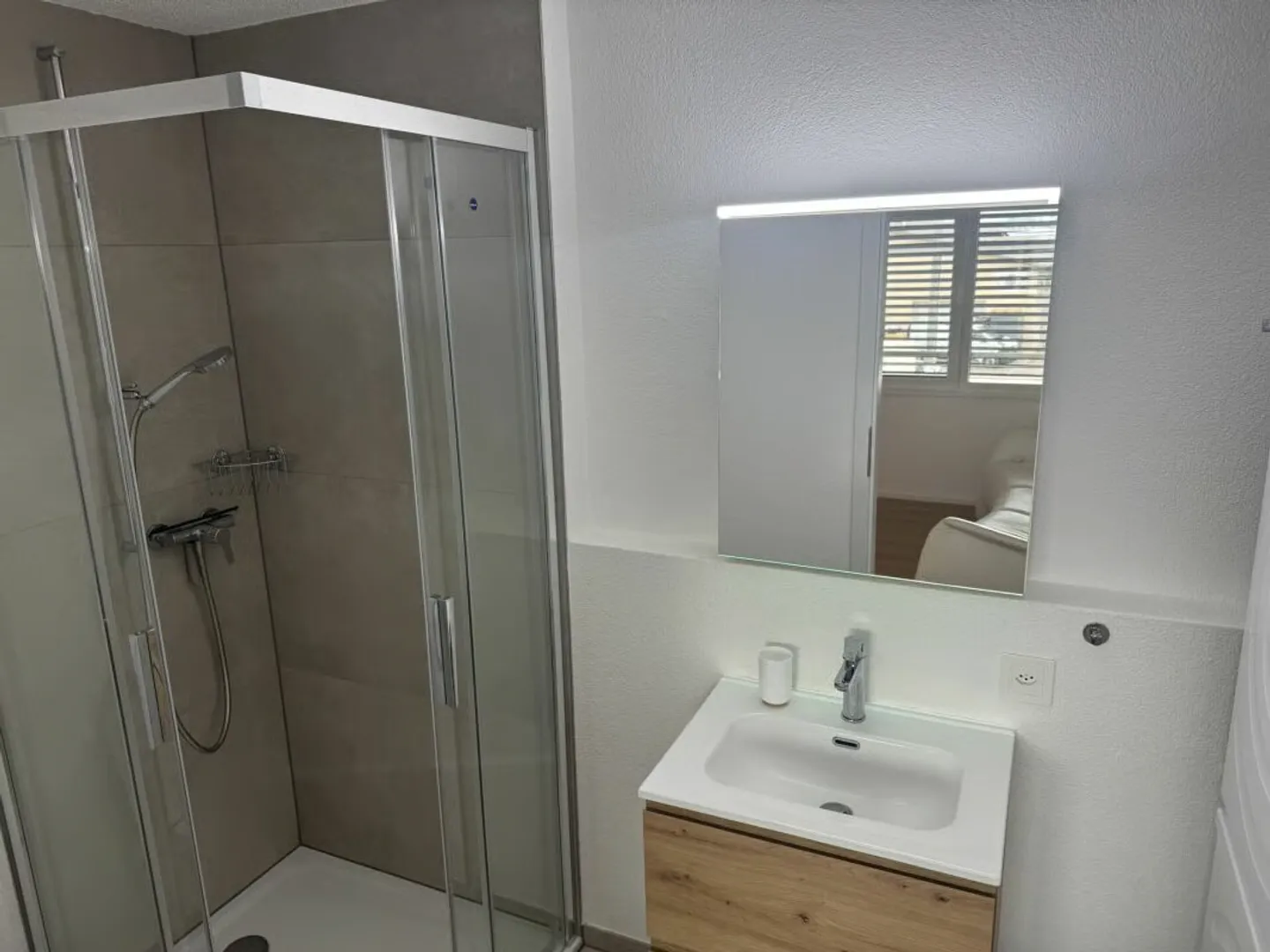 ARI-0826 - Modernes 2,5-Zimmer-Apartment mit Wasch-/Trocken-Säule - Mietübernahme - Foto 7 von 8