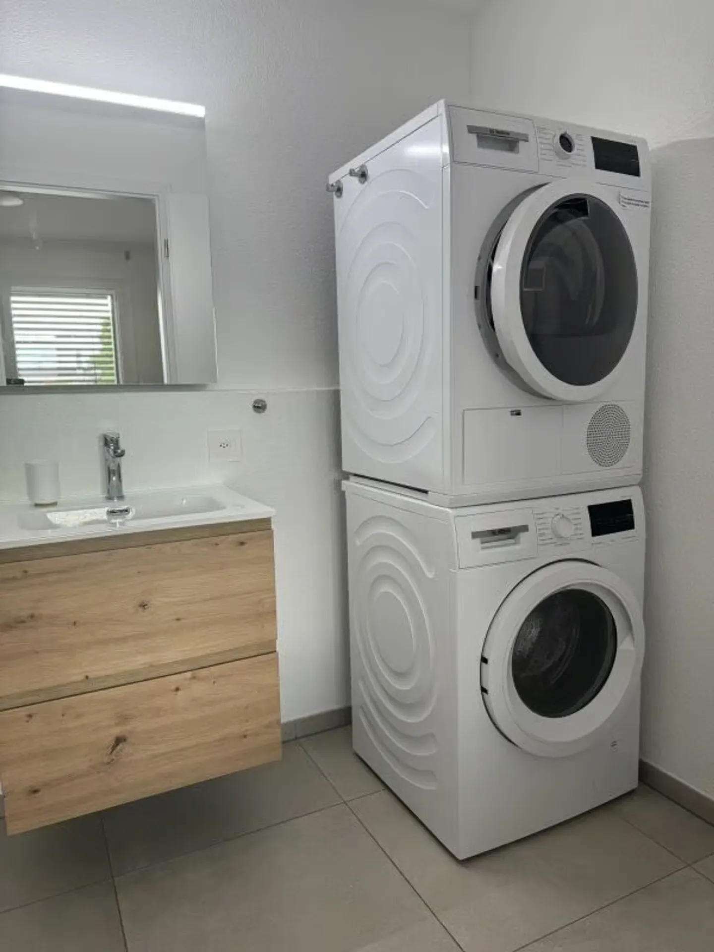 ARI-0826 - Modernes 2,5-Zimmer-Apartment mit Wasch-/Trocken-Säule - Mietübernahme - Foto 8 von 8