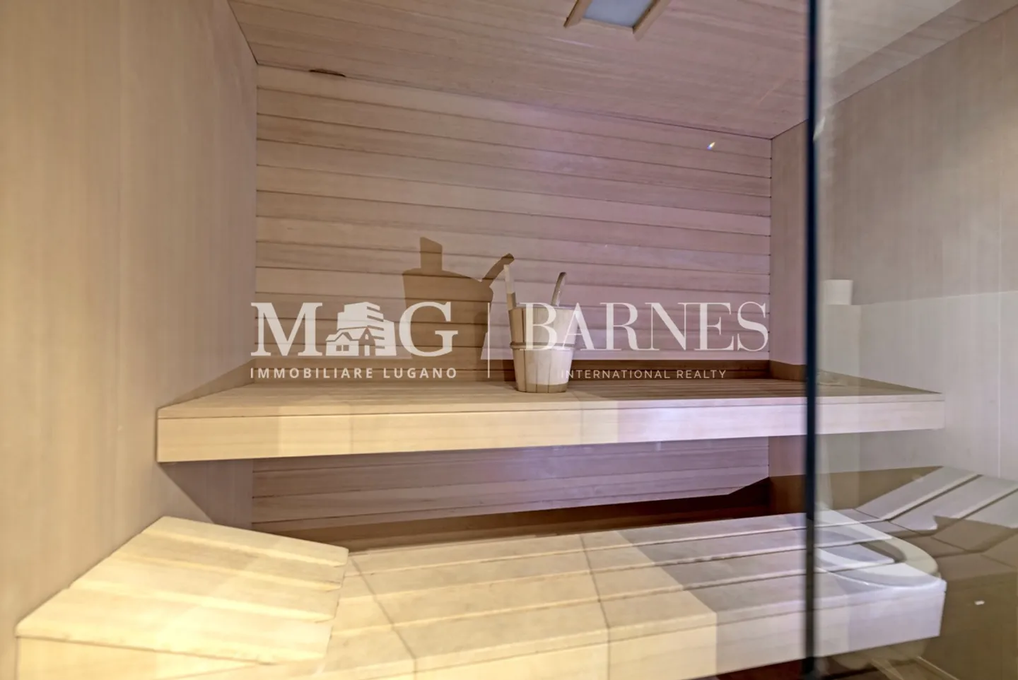 Villa elegante con piscina e vista lago - Foto 21 di 21