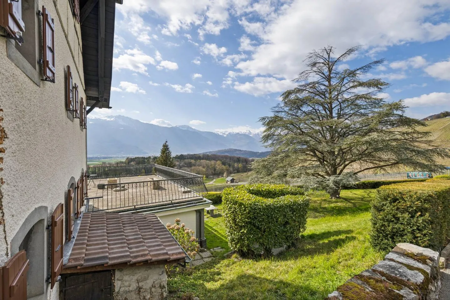 8.5-room House - Photo 1 of 13