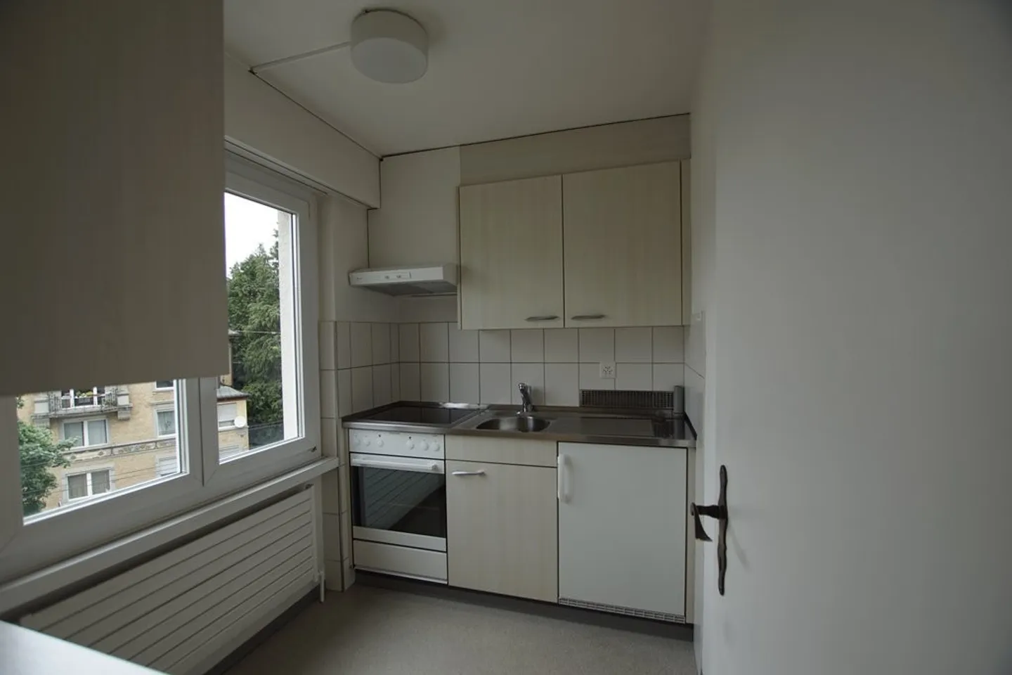 2.0-room apartment on the raised ground floor in an ideal location - Photo 3 of 3