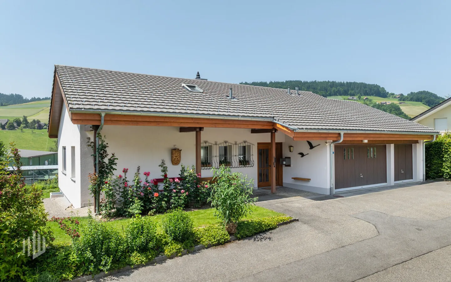 ImmoWyss - 7.5-Room House on 2 Floors with Optional Building Plot - Photo 2 of 13