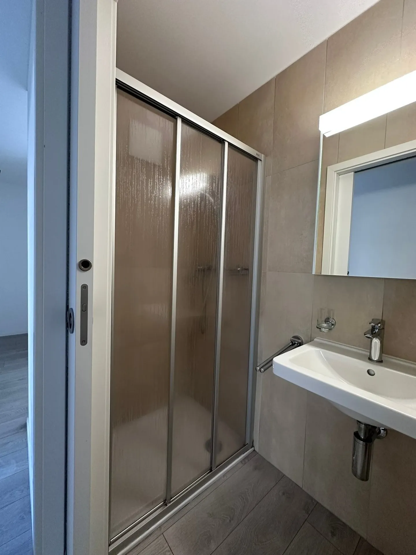 Appartement moderne 3.5 pièces avec jardin à Cadenazzo - Photo 17 sur 20