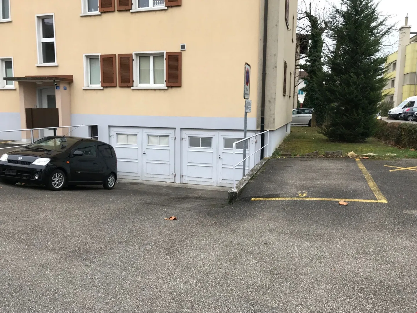 Garage individuel près de l'arrêt de tram Landhof à Reinach - à louer ! - Photo 1 sur 2