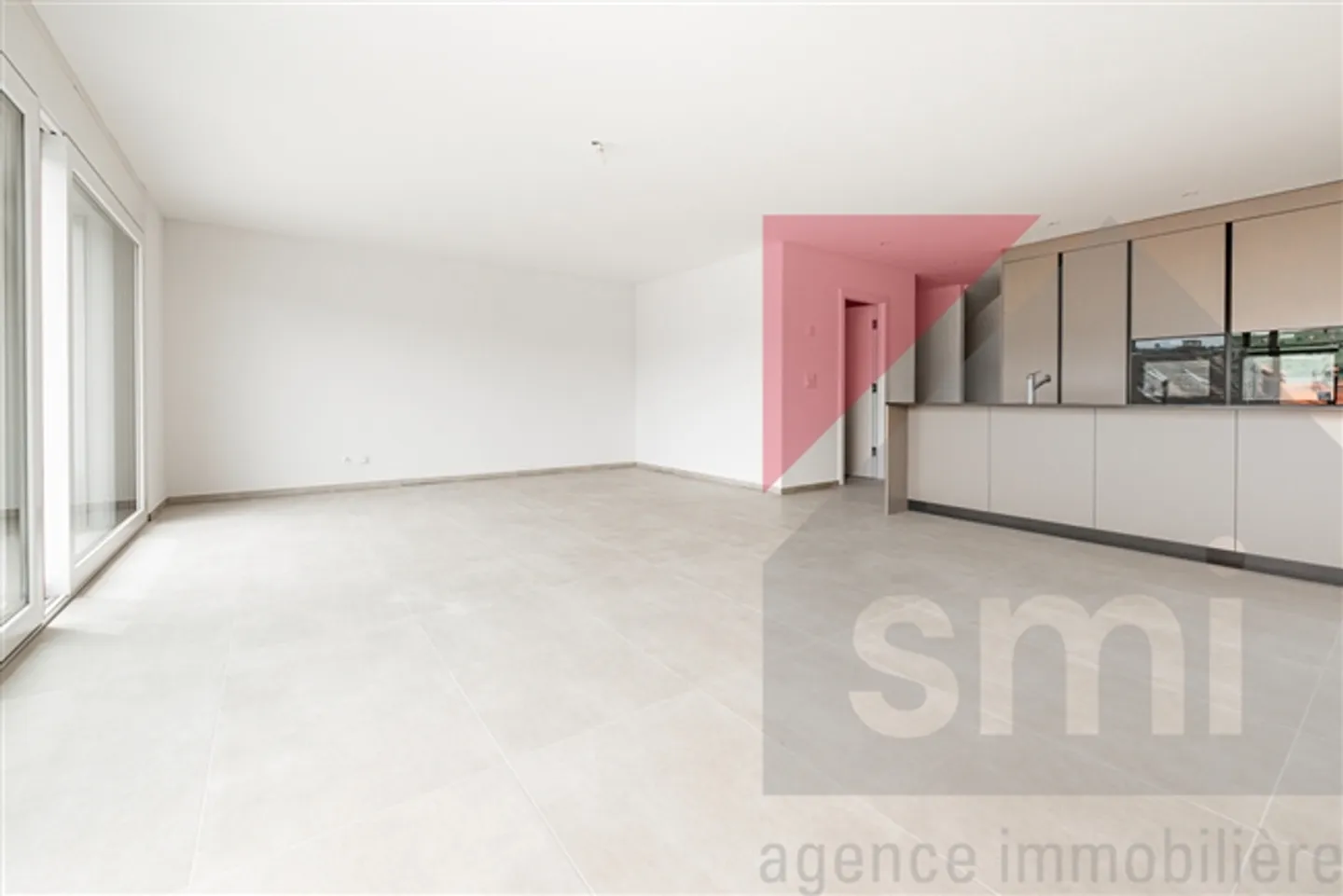 Villa spacieuse de 5 pièces avec des surfaces harmonieuses - Photo 3 sur 13