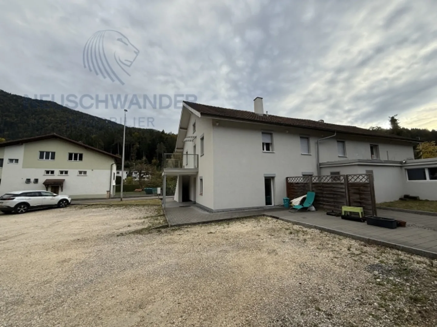 Building with 6 apartments, 1 workshop and 7 parking spaces - Photo 9 of 9