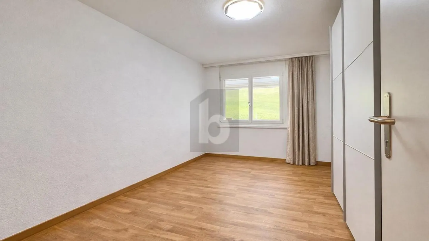 Sonnige 4.5-Zimmer-Wohnung in Egg - Foto 4 von 6