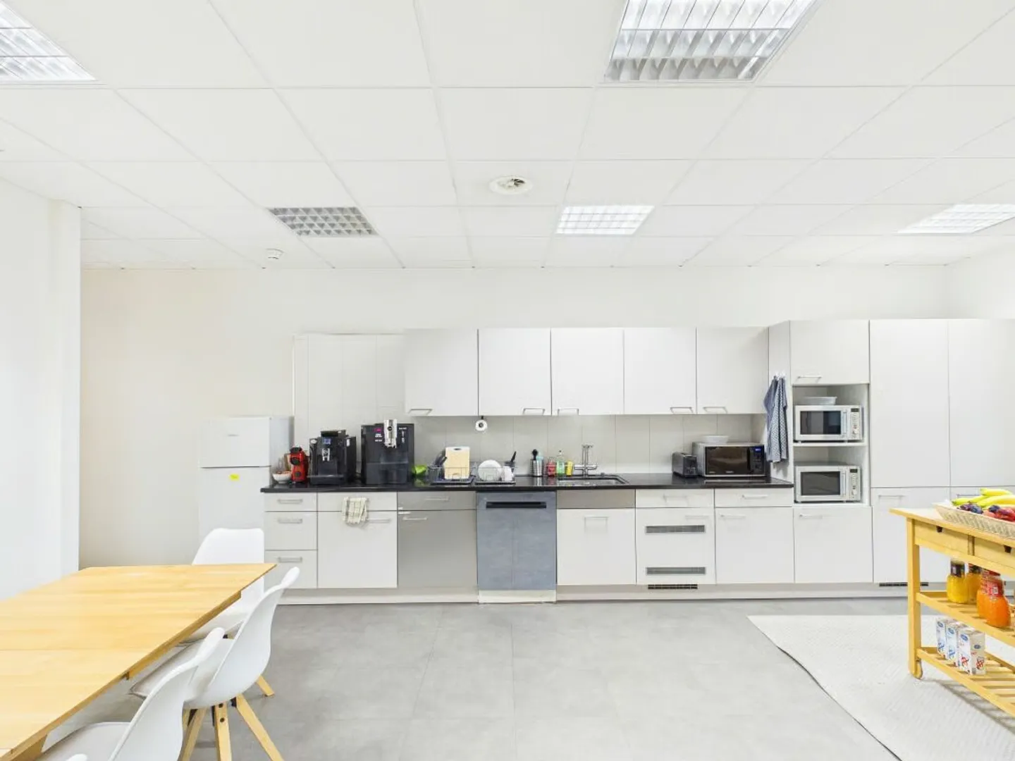 Spacious Office Space in Zürich - Photo 11 of 18