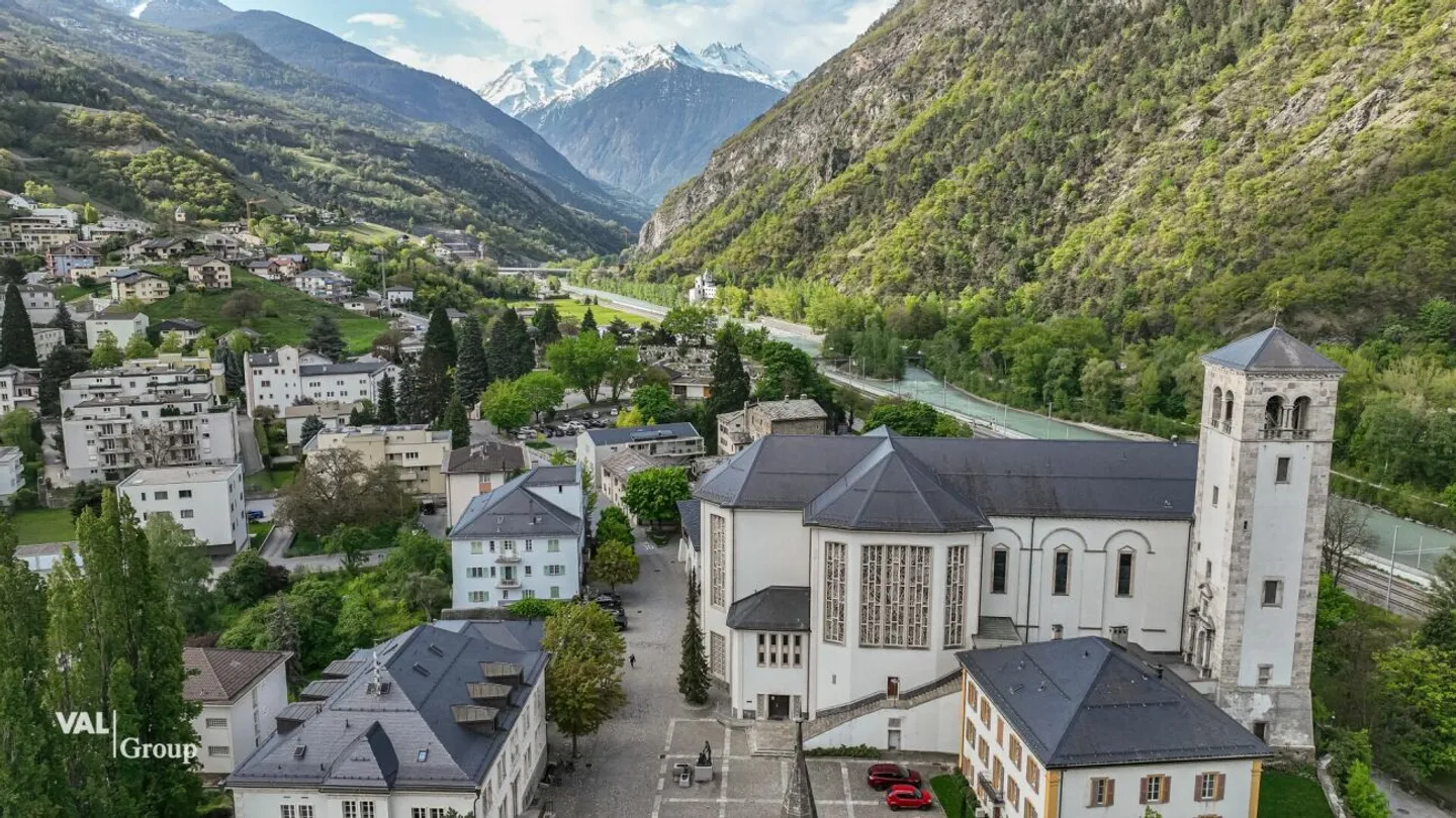Perla del centro storico di Visp con potenziale e opportunità di sviluppo - Foto 24 di 25