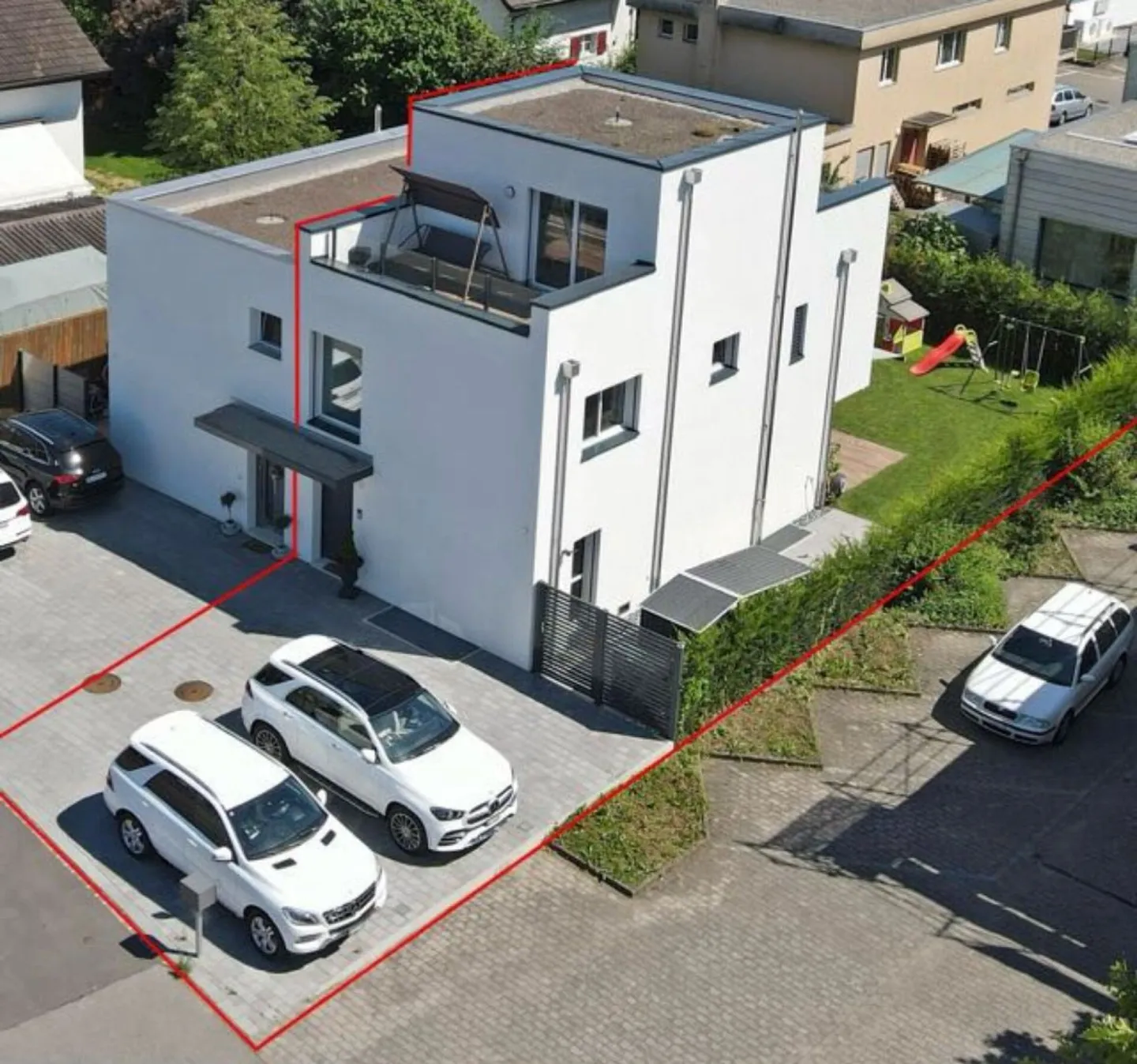 Exclusive semi-detached family house with state-of-the-art technology - Top equipment & 3 outdoor parking spaces - Photo 1 of 17