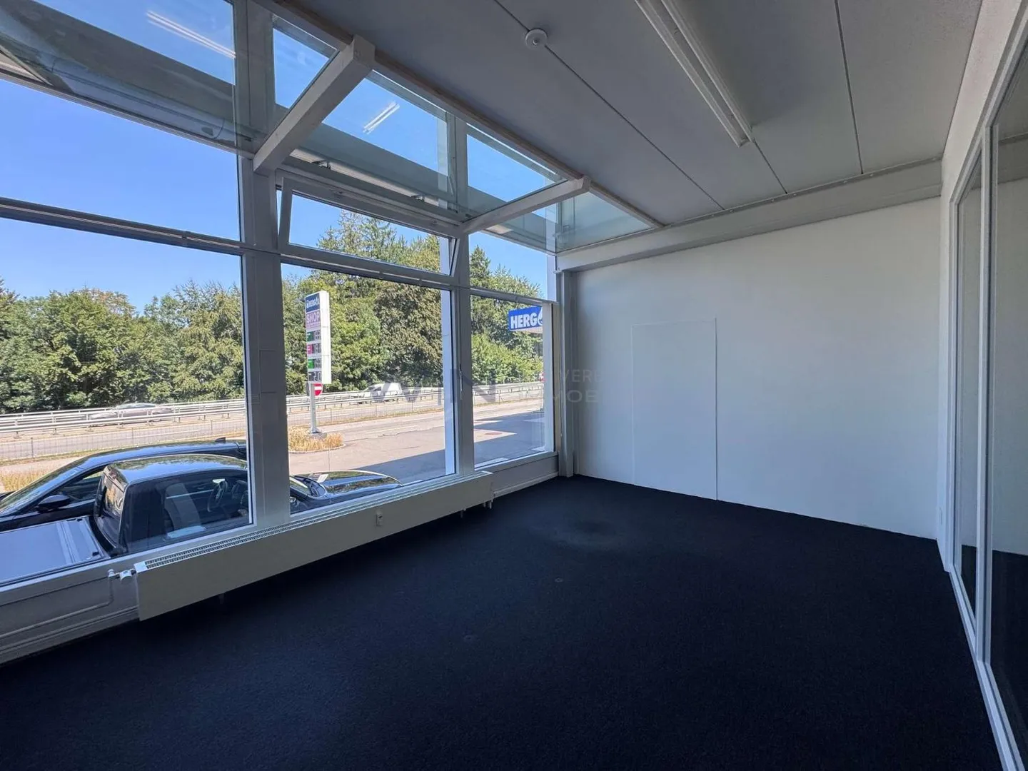 Save Taxes & Take Off: Top Office + Showroom - Photo 5 of 8