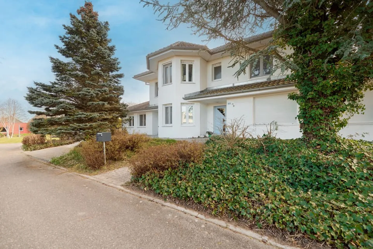 ESPERIENZA ABITATIVA SPAZIOSA CON PISCINA A CORDAST - Foto 1 di 13