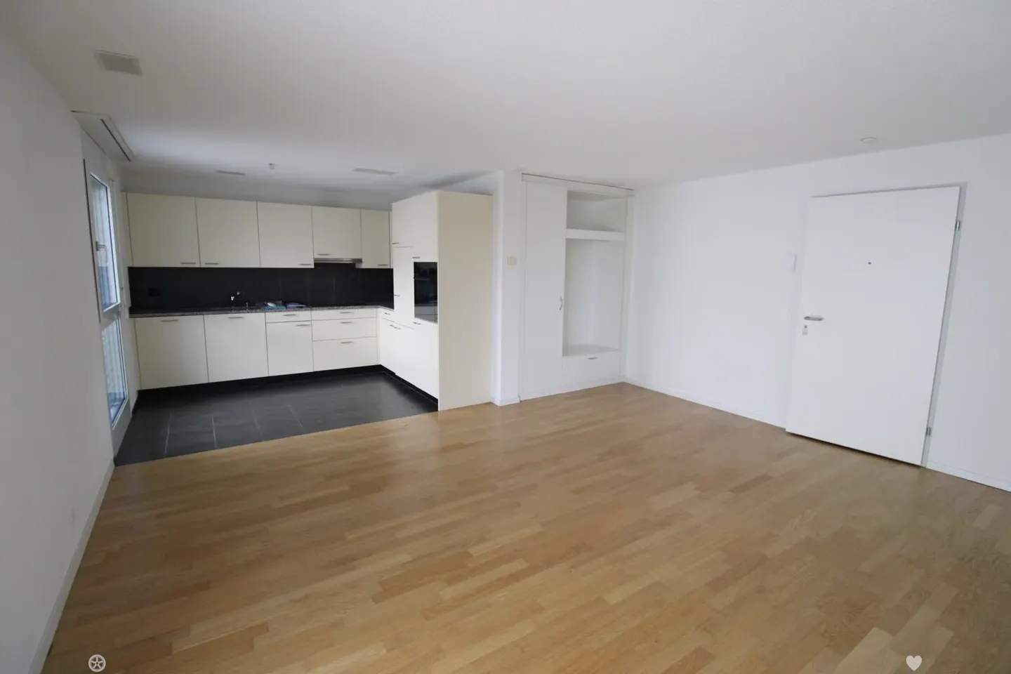 Moderne 3.5-Zimmerwohnung mit Balkon - Foto 3 von 13