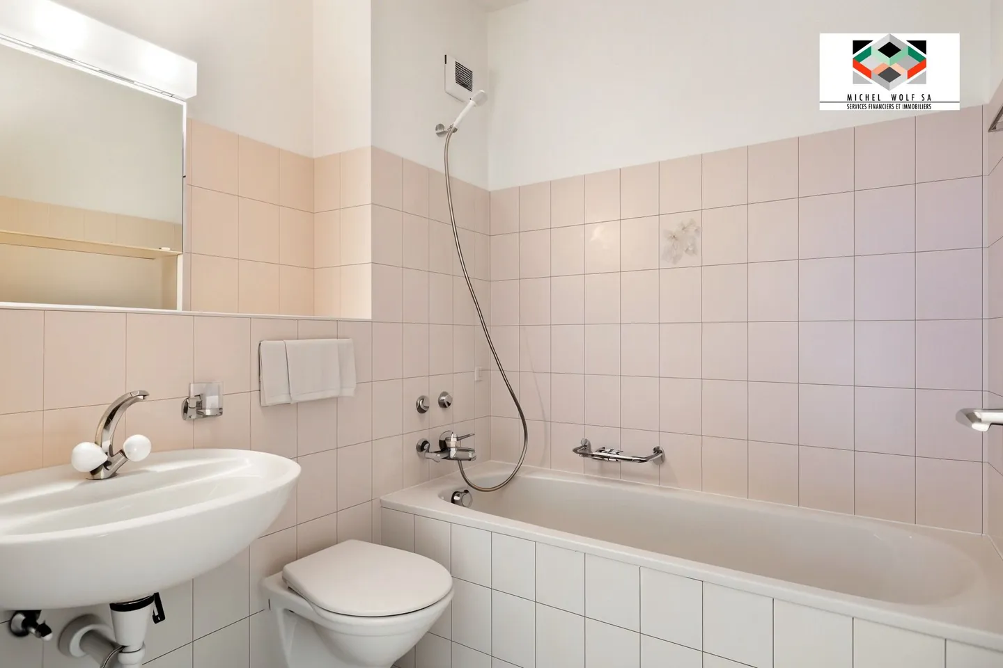 Fully renovated apartments with washing column - Photo 6 of 9