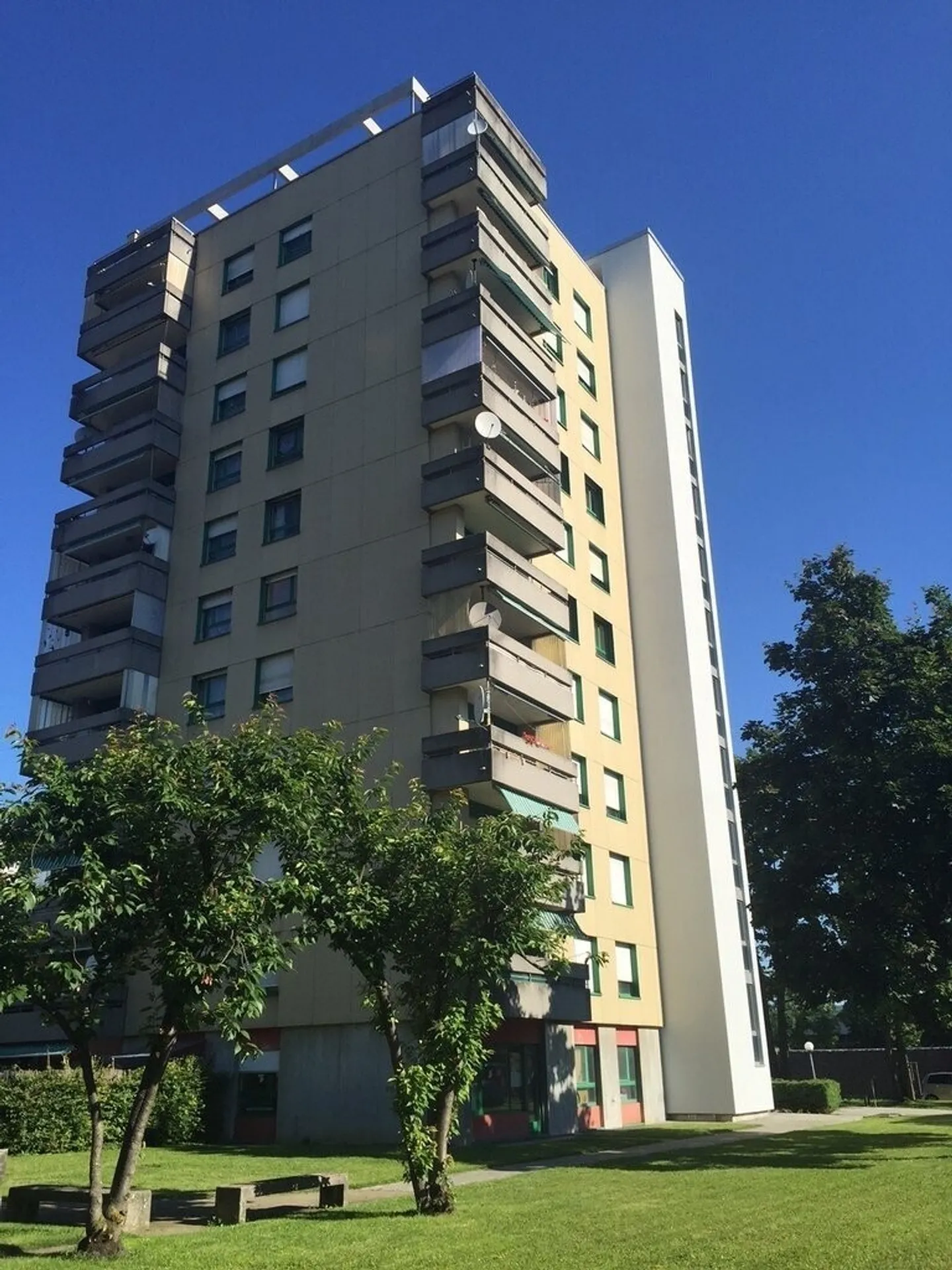 Ampio appartamento di 5.0 stanze con terrazza sul tetto e vista panoramica - Foto 1 di 9