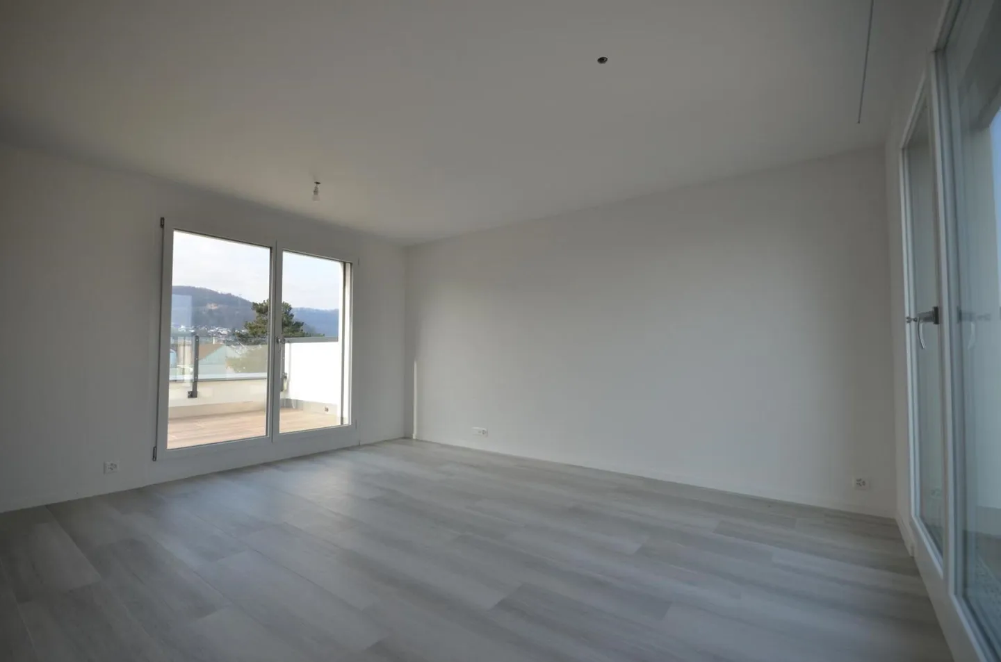 Exclusive semi-detached family house with state-of-the-art technology - Top equipment & 3 outdoor parking spaces - Photo 3 of 17