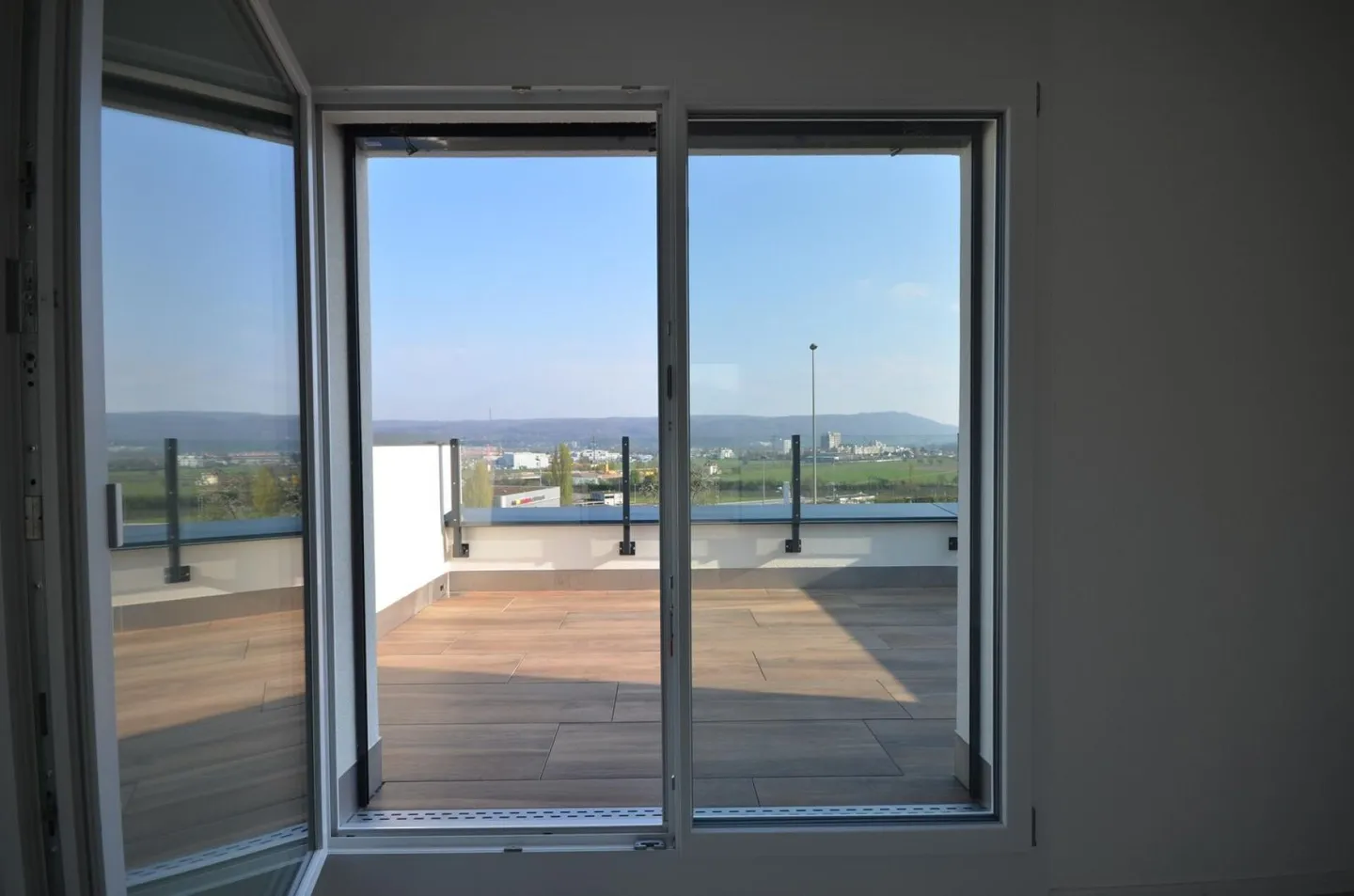 Exclusive semi-detached family house with state-of-the-art technology - Top equipment & 3 outdoor parking spaces - Photo 6 of 17