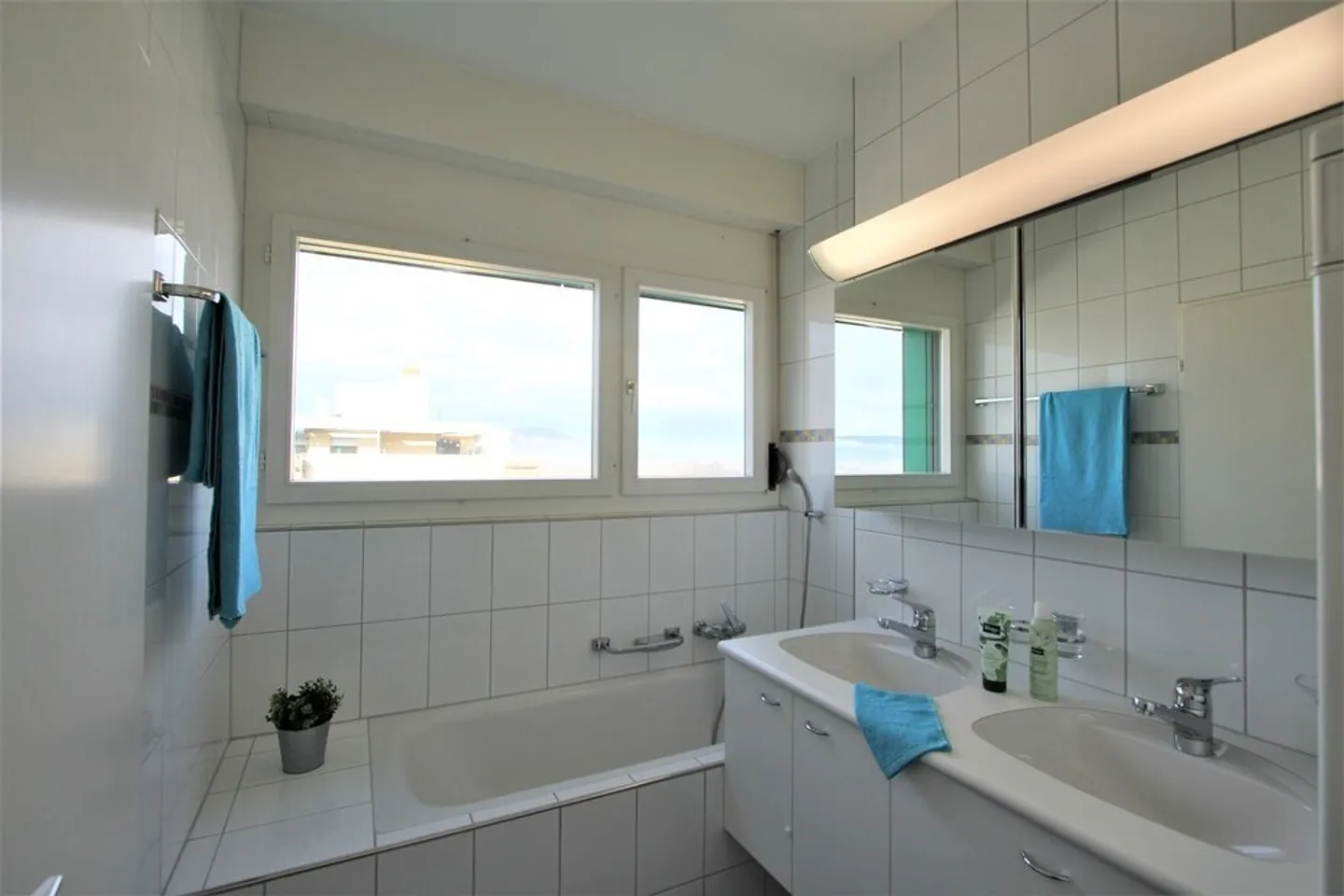 Ampio appartamento di 5.0 stanze con terrazza sul tetto e vista panoramica - Foto 6 di 9