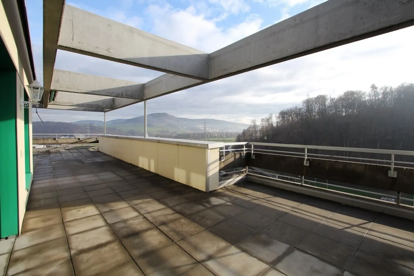 Ampio appartamento di 5.0 stanze con terrazza sul tetto e vista panoramica - Foto 9 di 9