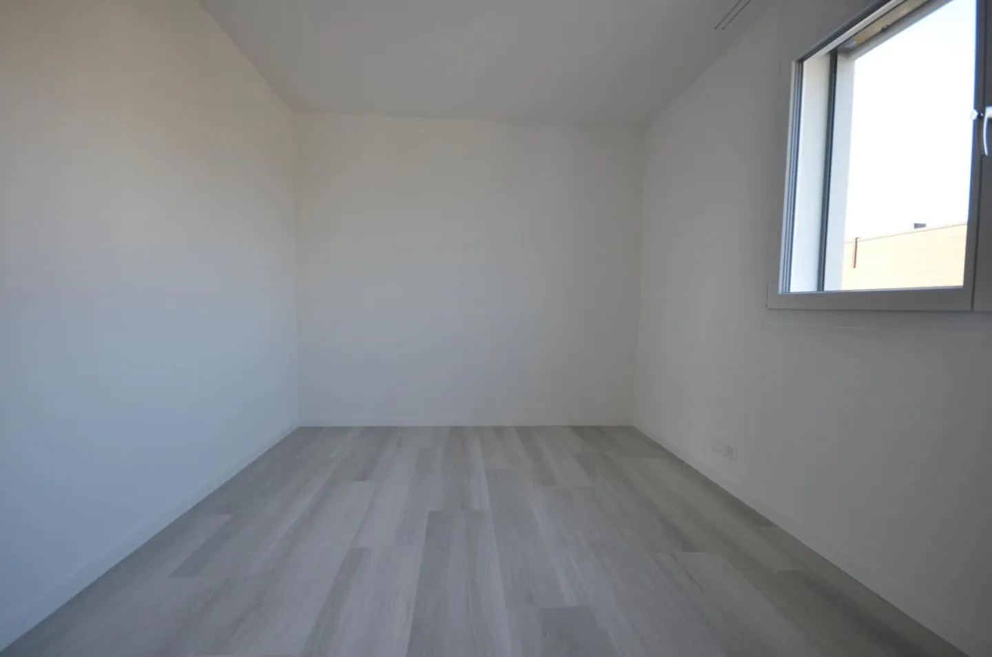 Exclusive semi-detached family house with state-of-the-art technology - Top equipment & 3 outdoor parking spaces - Photo 8 of 17