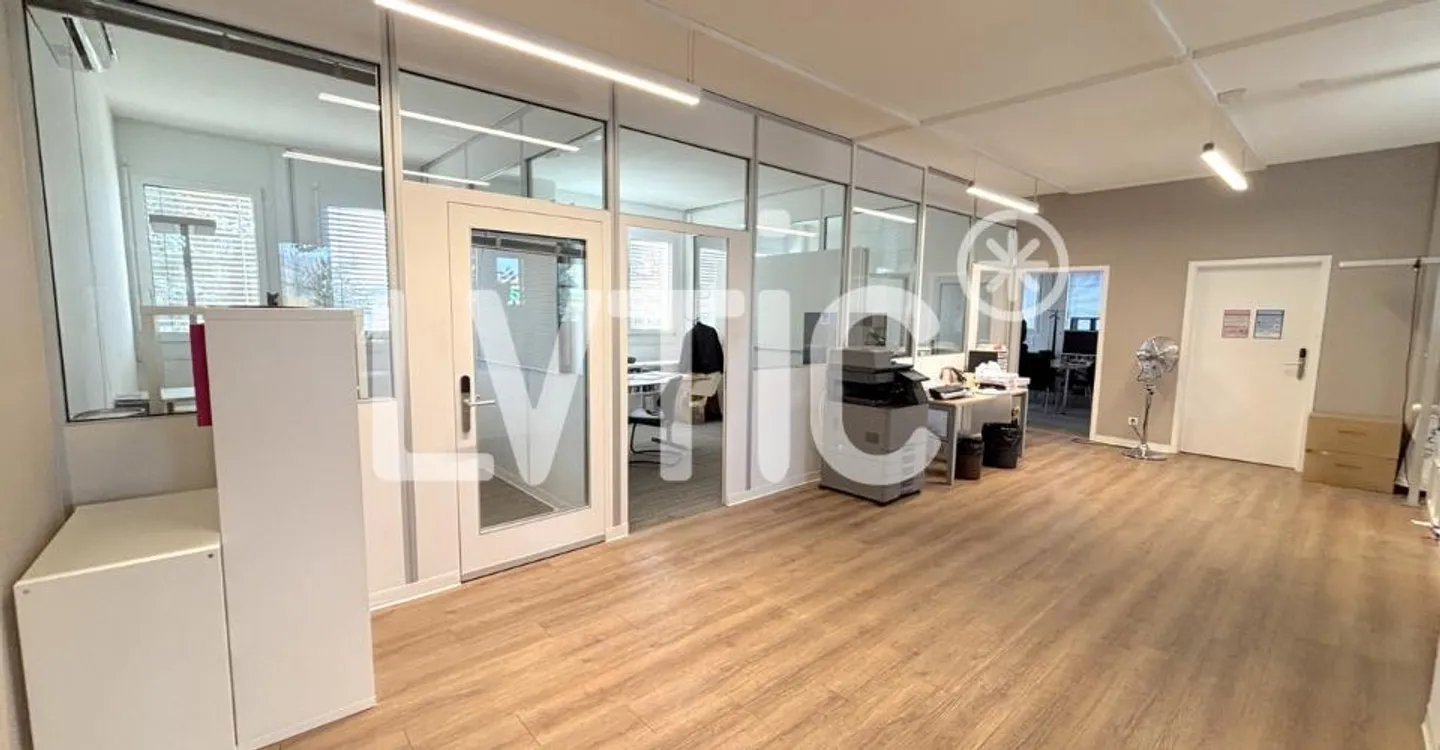 Spacious Office Space in Bussigny - Photo 6 of 8