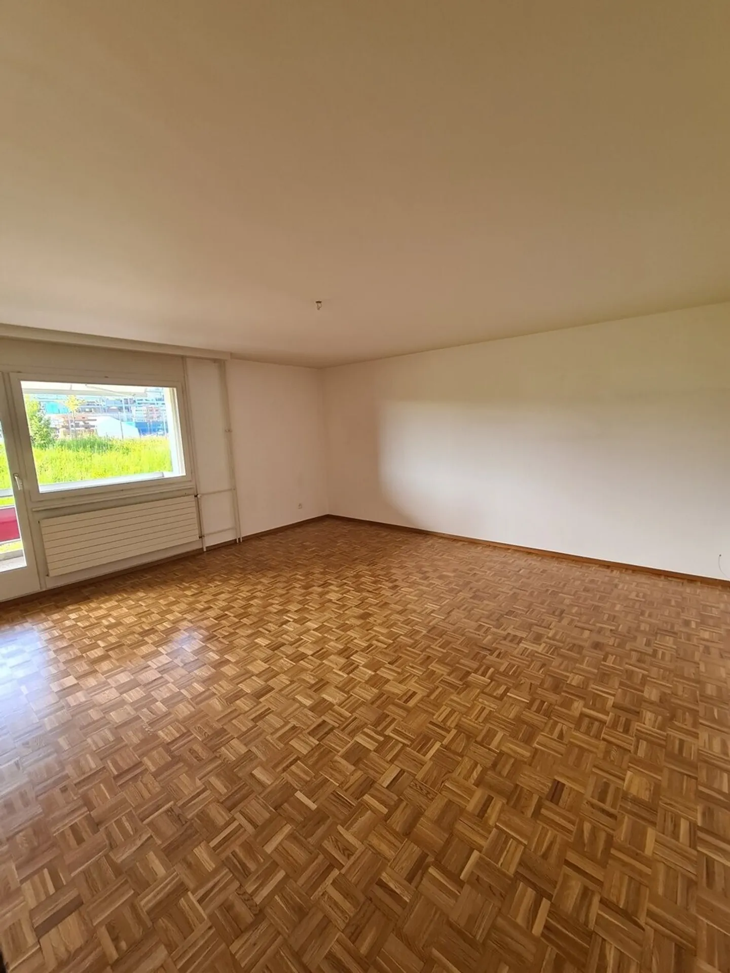3.5 rooms in a very family-friendly neighborhood close to all amenities - Photo 4 of 10
