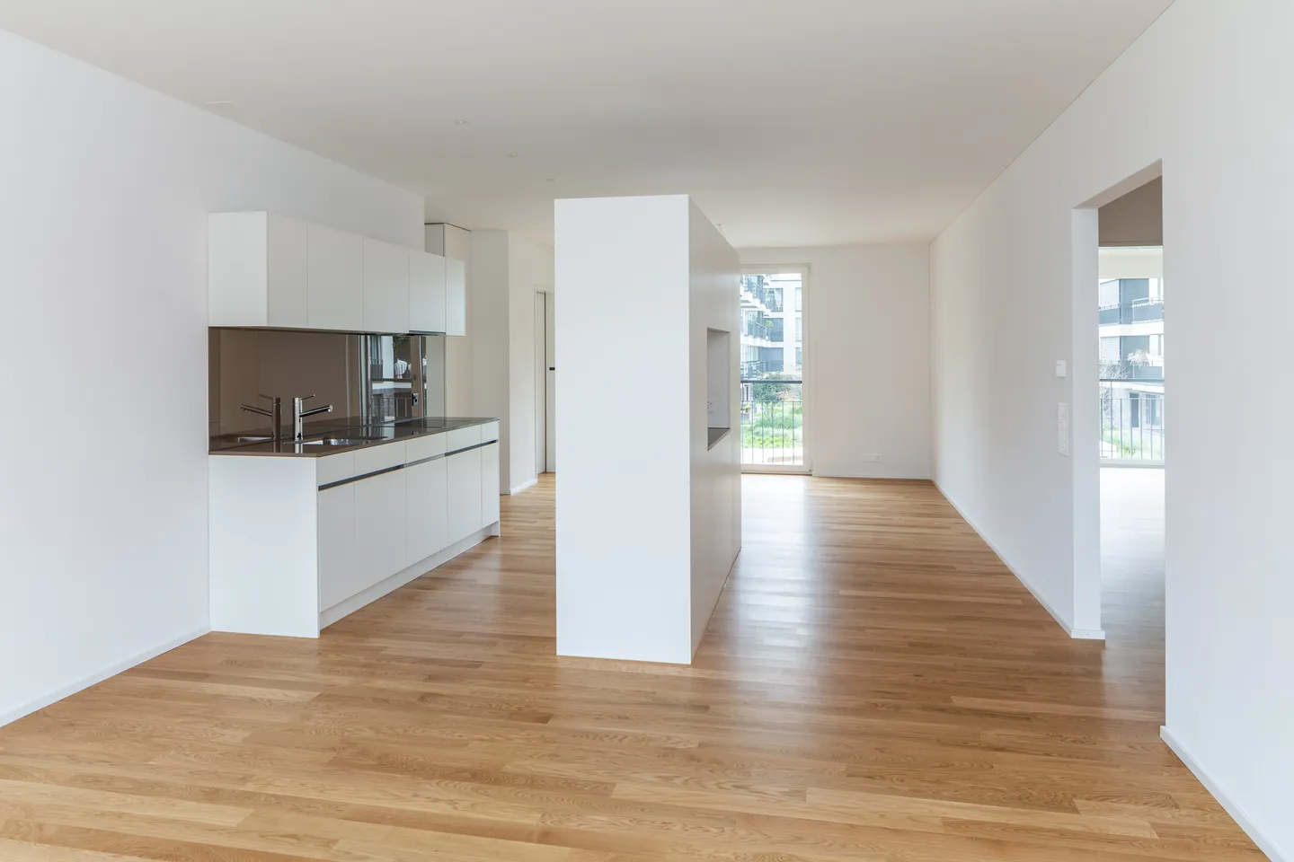 Appartamento attico luminoso, moderno e centralmente situato al 6° piano - Foto 2 di 5
