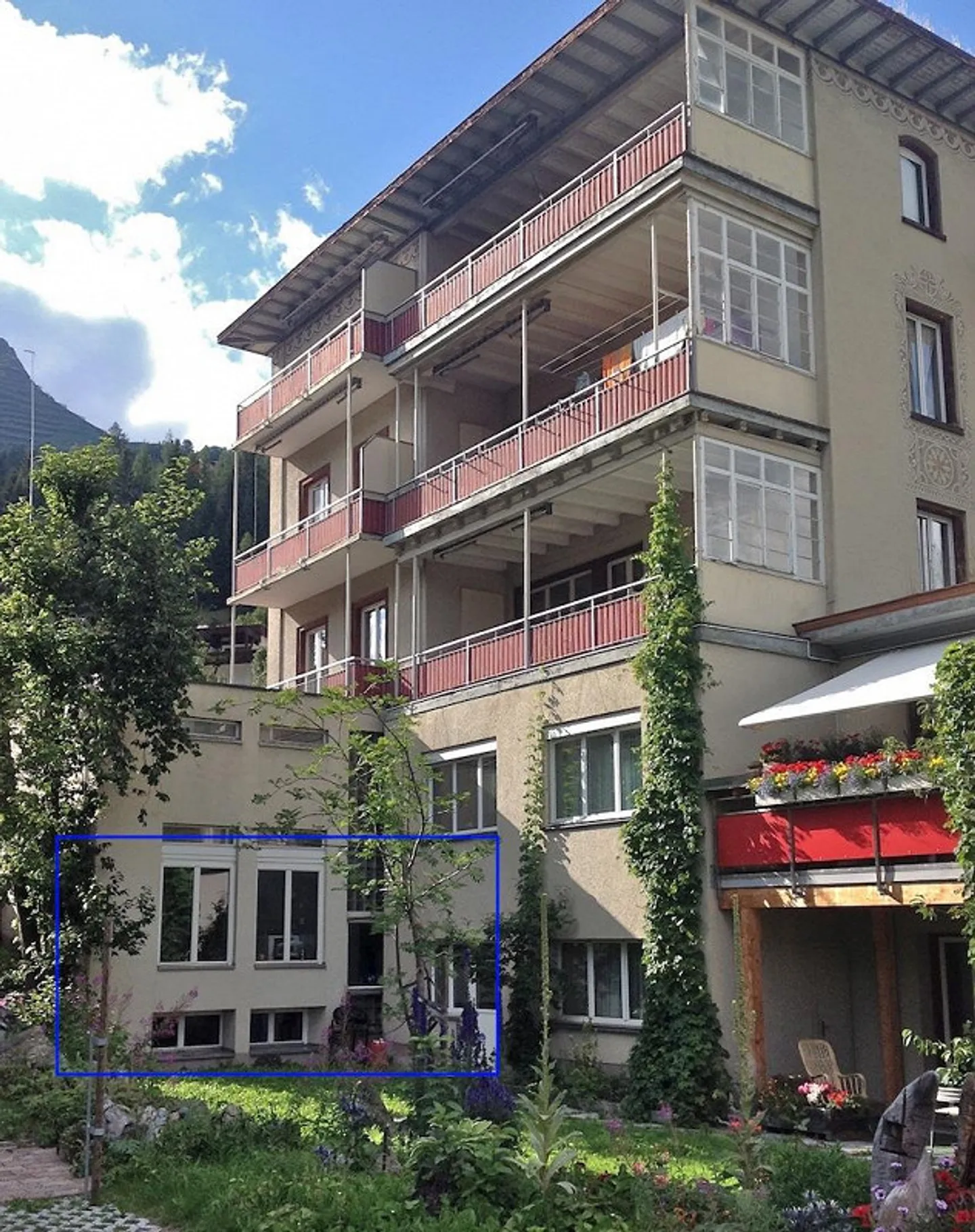 Spacious 4-room apartment in the center of Davos Dorf (1.4.26 to 31.3.27) - Photo 1 of 12