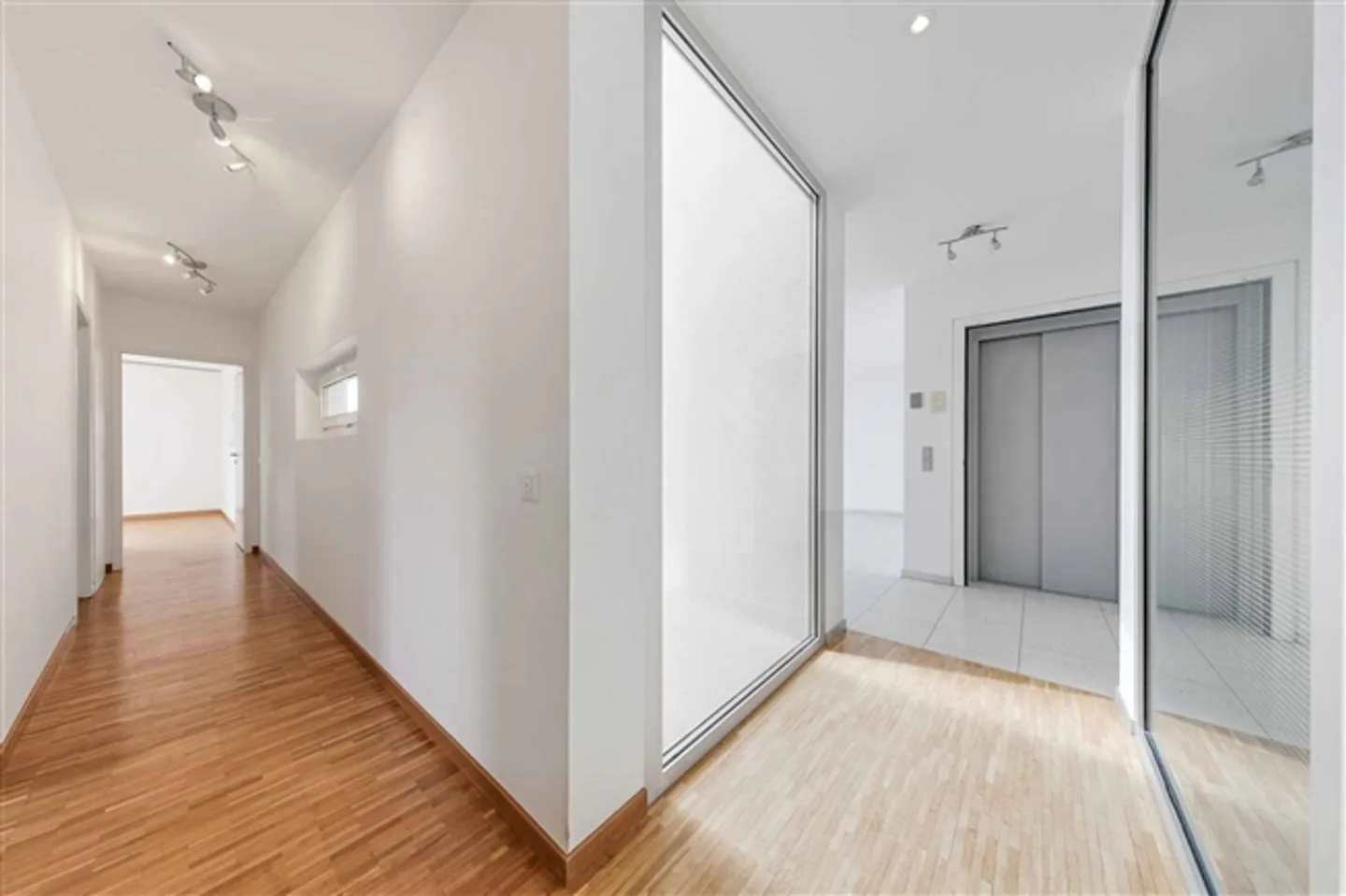 «Luxus-Apartment mit privatem Aufzug und Seeblick» - Foto 8 von 11