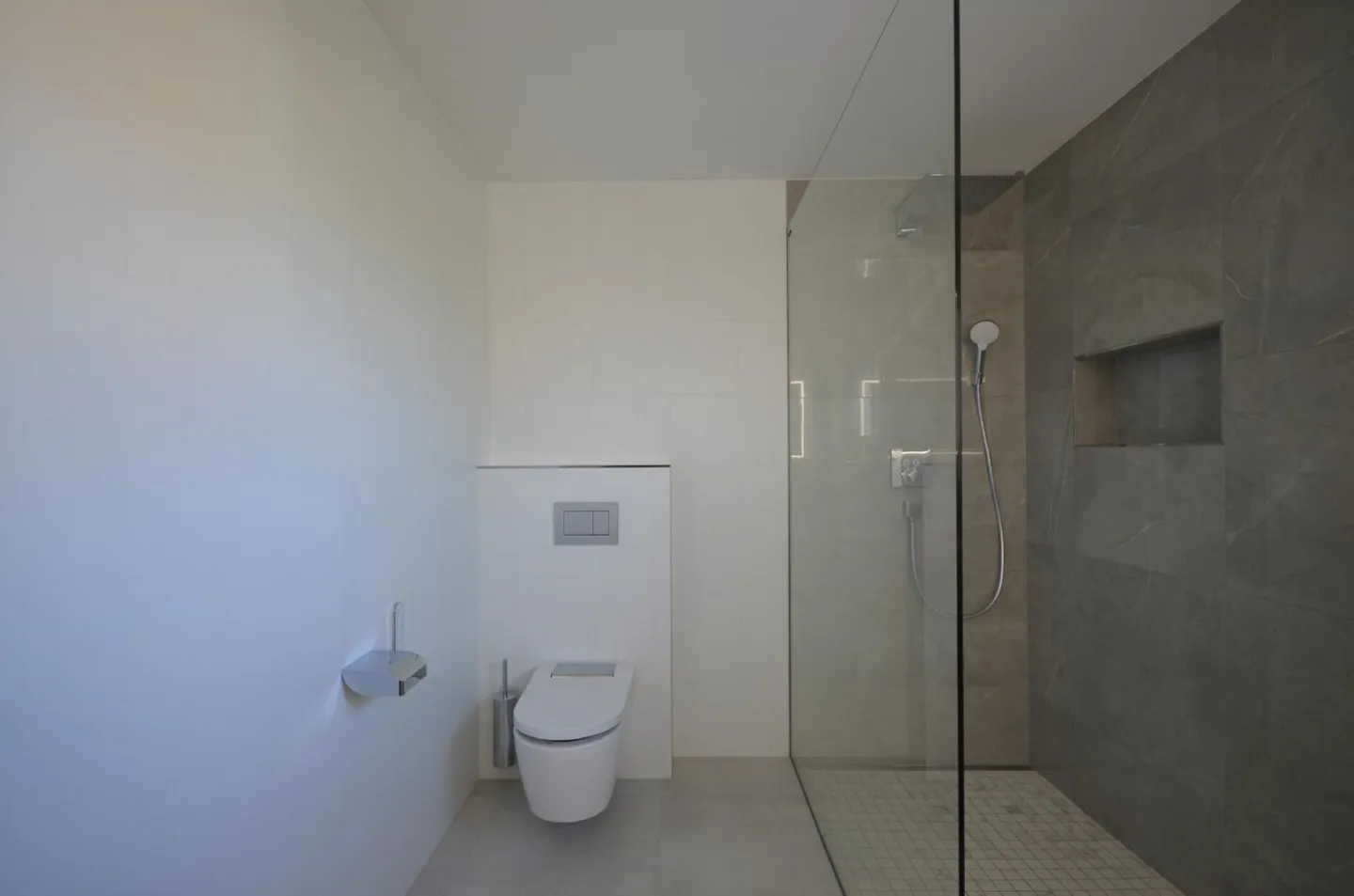 Exclusive semi-detached family house with state-of-the-art technology - Top equipment & 3 outdoor parking spaces - Photo 11 of 17