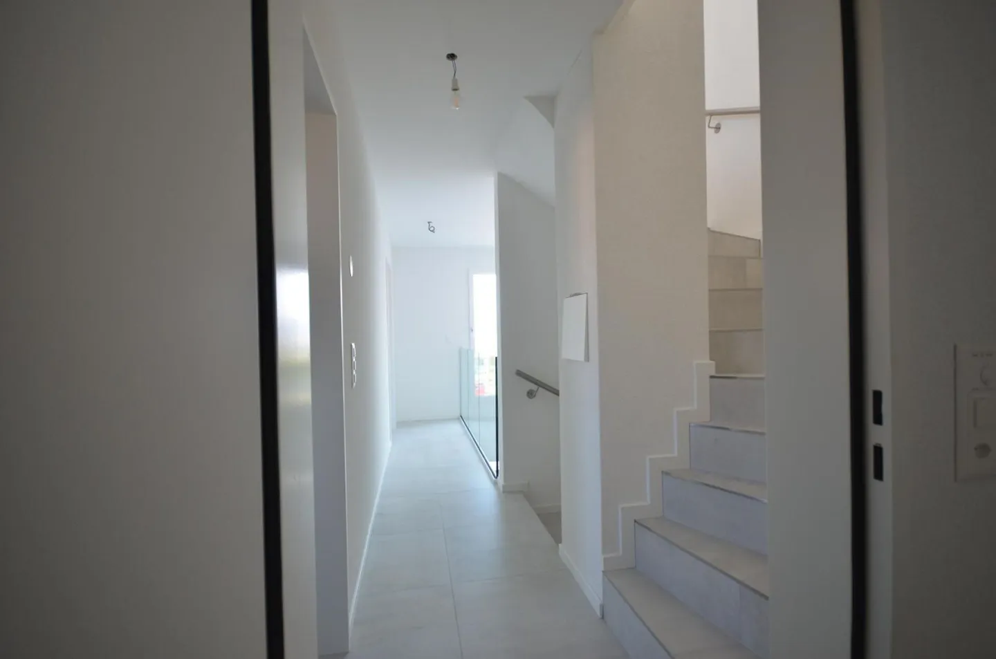 Exclusive semi-detached family house with state-of-the-art technology - Top equipment & 3 outdoor parking spaces - Photo 12 of 17