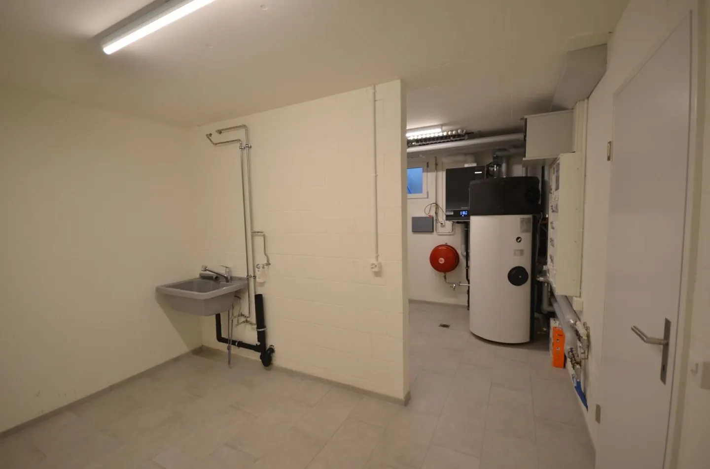 Exclusive semi-detached family house with state-of-the-art technology - Top equipment & 3 outdoor parking spaces - Photo 13 of 17