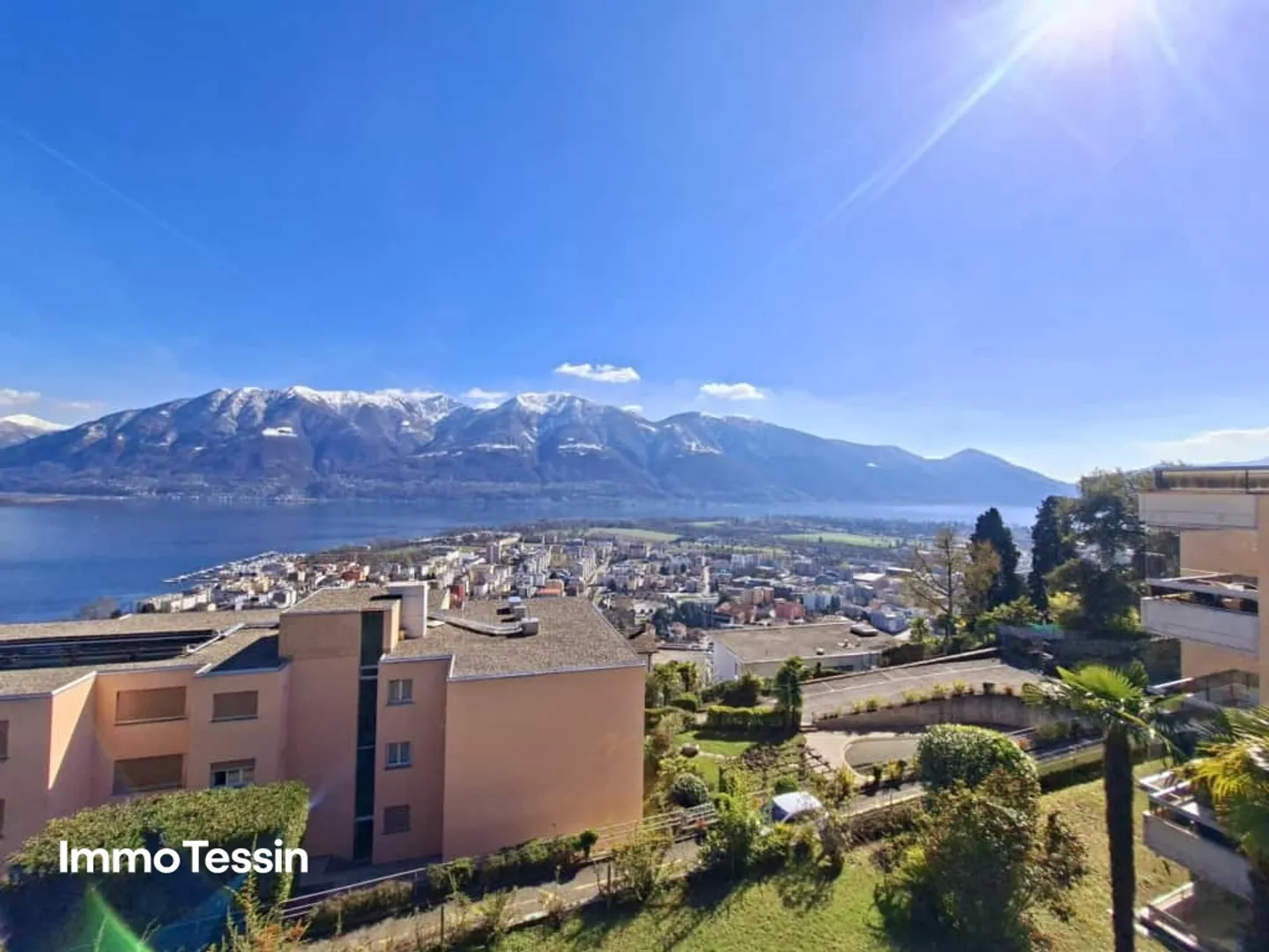 LOCARNO-MONTI: Large & modern apartment with fantastic 180° panoramic lake view over Lake Maggiore - Photo 3 of 13