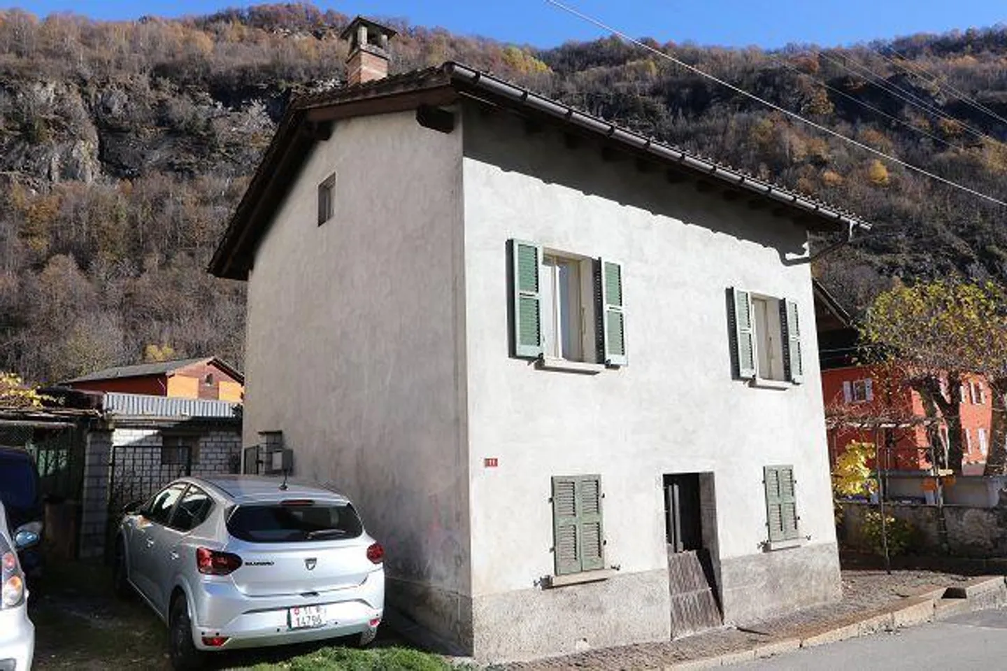 Casa bifamiliare con due appartamenti di 4 locali ristrutturati - Foto 2 di 24