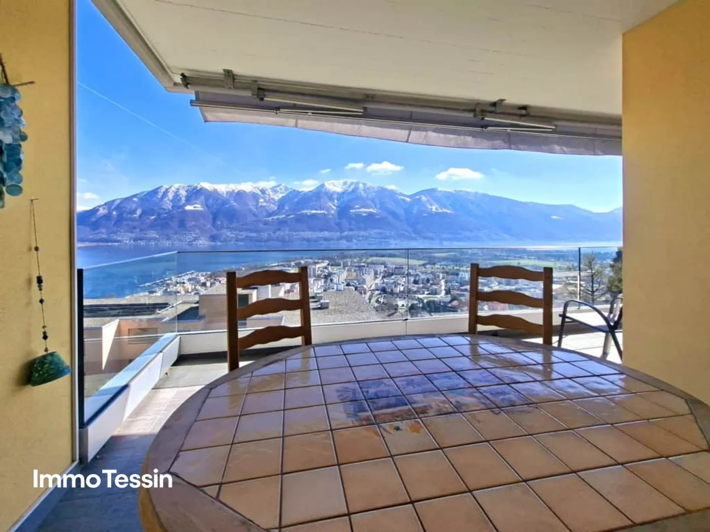 LOCARNO-MONTI: Large & modern apartment with fantastic 180° panoramic lake view over Lake Maggiore - Photo 5 of 13