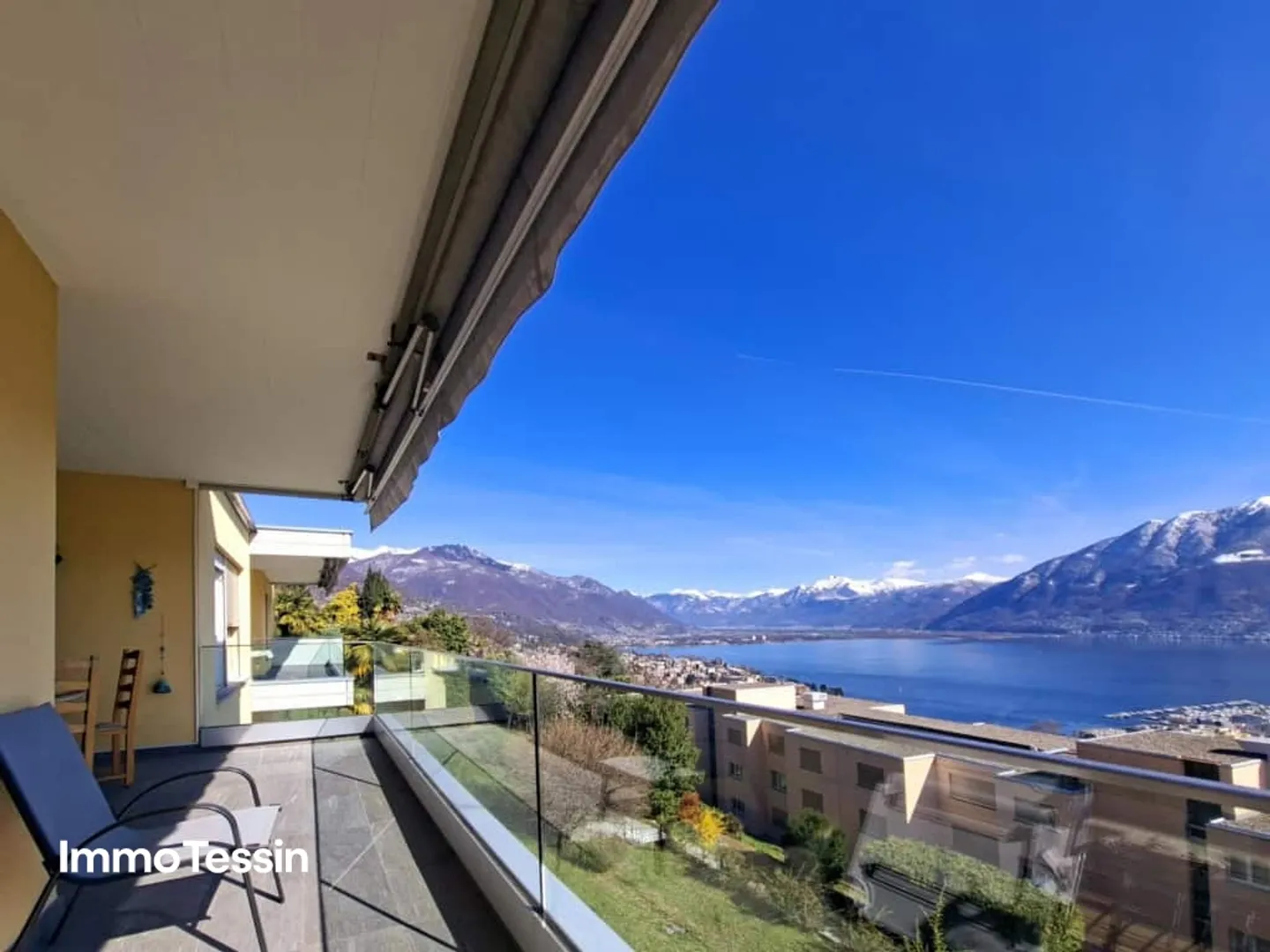 LOCARNO-MONTI: Large & modern apartment with fantastic 180° panoramic lake view over Lake Maggiore - Photo 1 of 13
