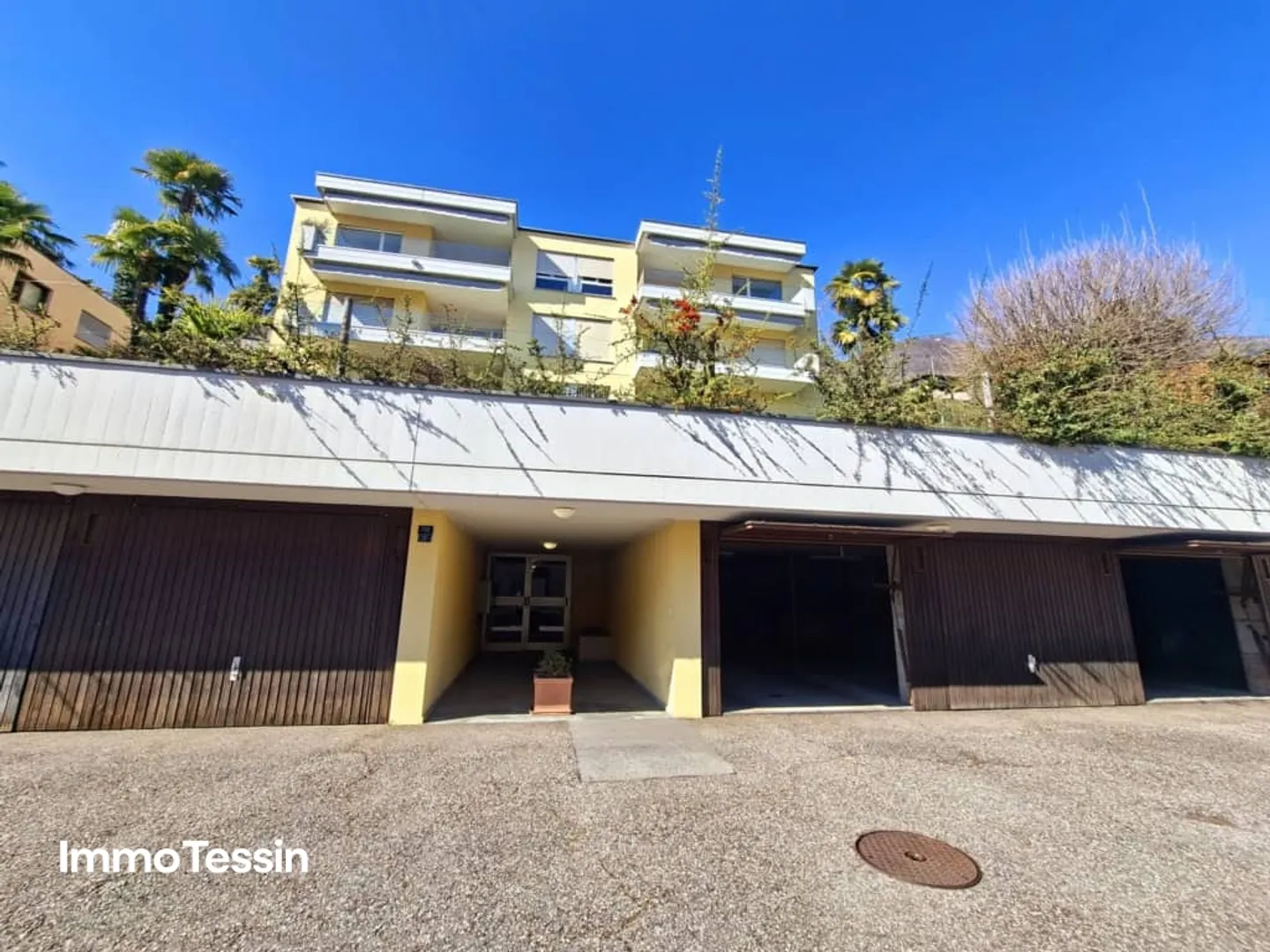 LOCARNO-MONTI: Large & modern apartment with fantastic 180° panoramic lake view over Lake Maggiore - Photo 6 of 13