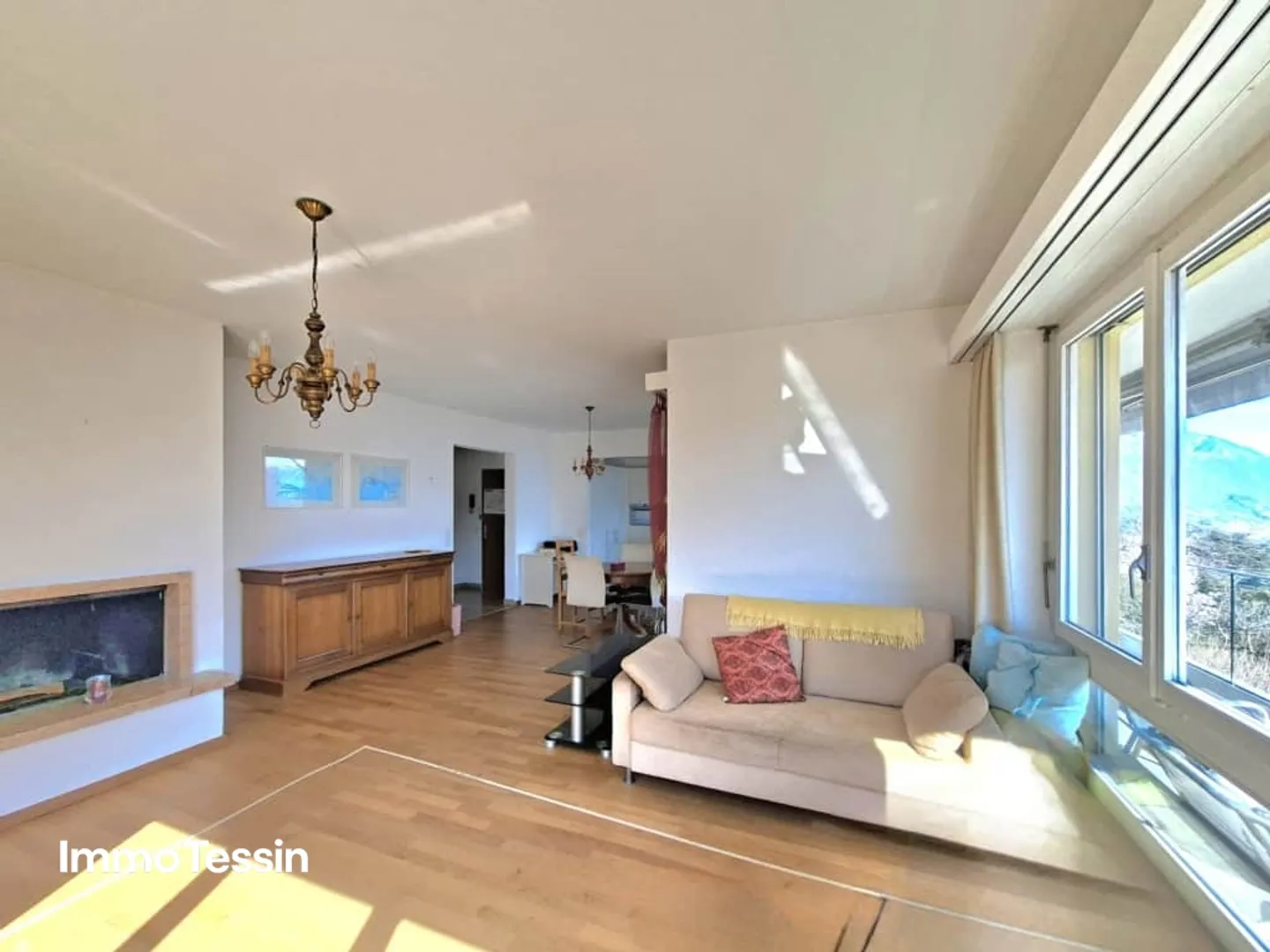 LOCARNO-MONTI: Large & modern apartment with fantastic 180° panoramic lake view over Lake Maggiore - Photo 8 of 13